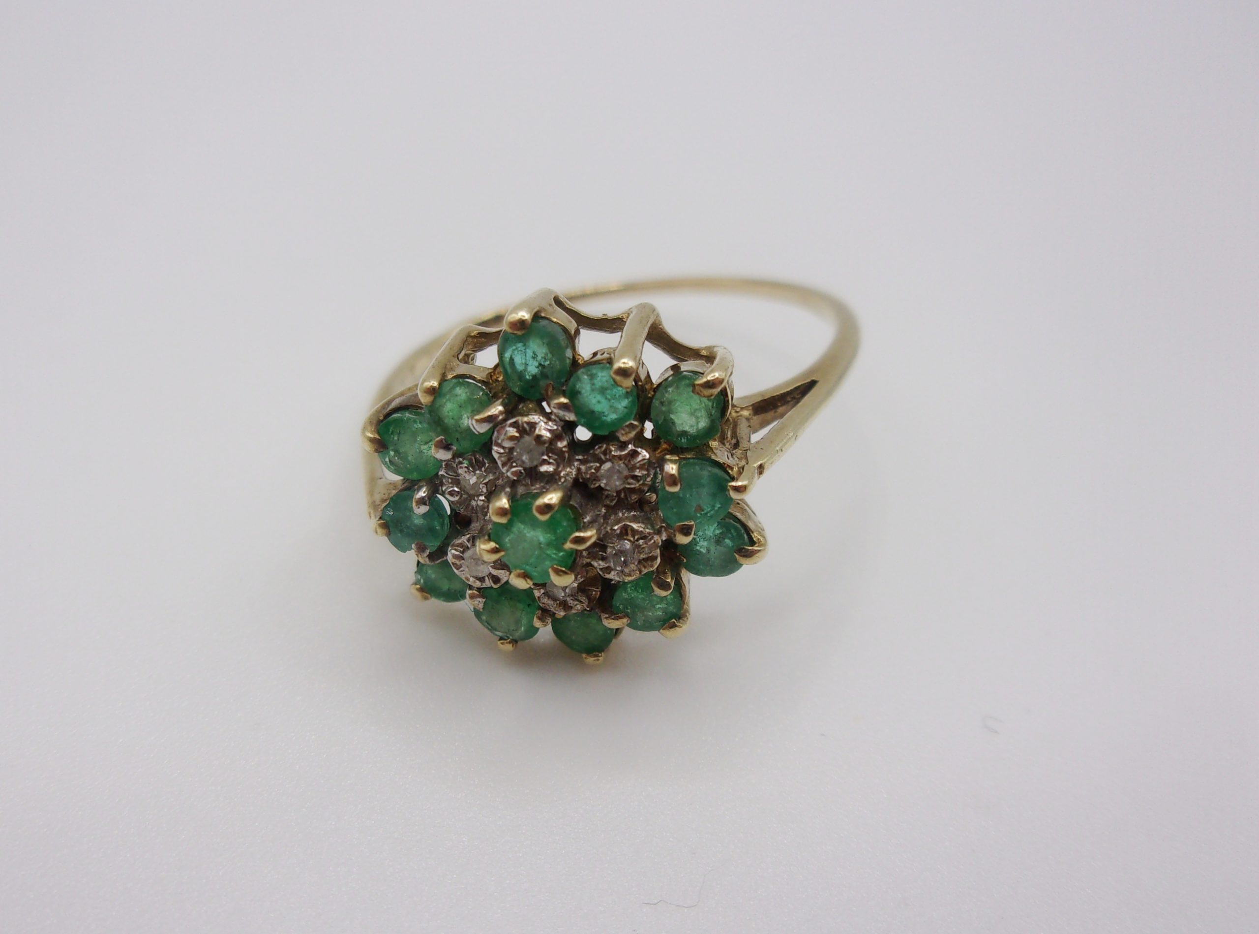 9ct Yellow Gold Emerald & Diamond Flower Head Ring UK Size R+ US 9 - Image 6