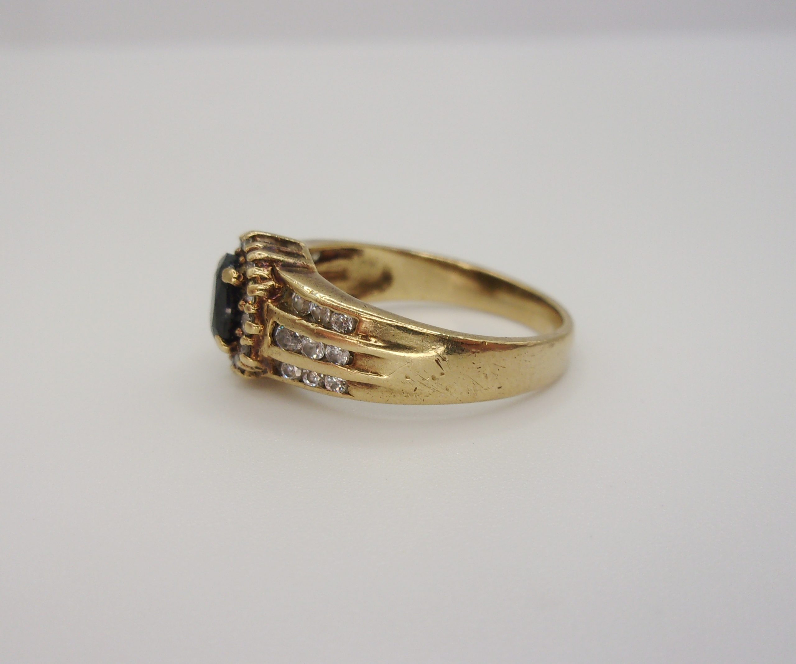 9ct Yellow Gold Sapphire & Cubic Zirconia Ring UK Size M US 6 - Image 2