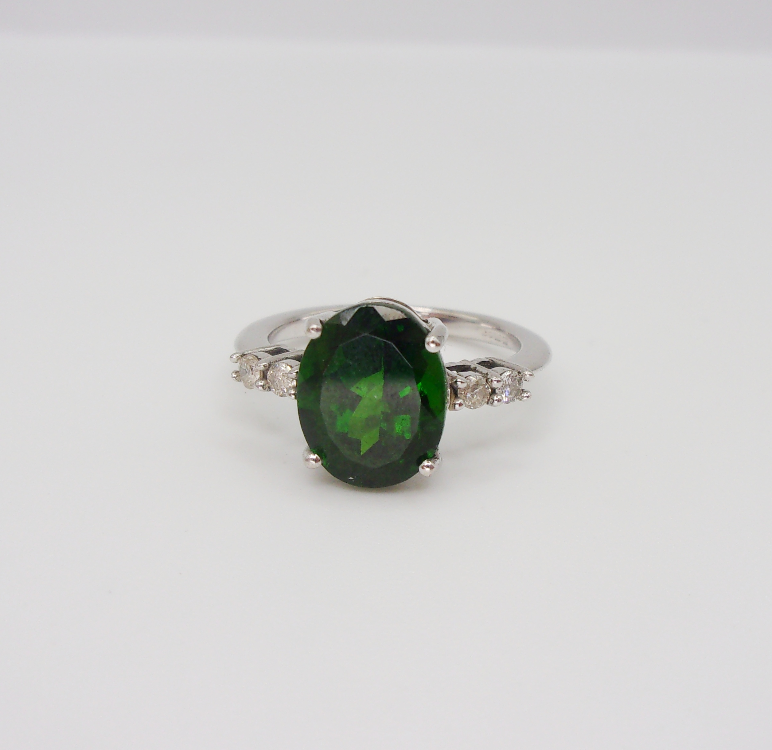 9ct White Gold Russian Diopside & Diamond Ring UK Size J US 4 ¾ - Image 2