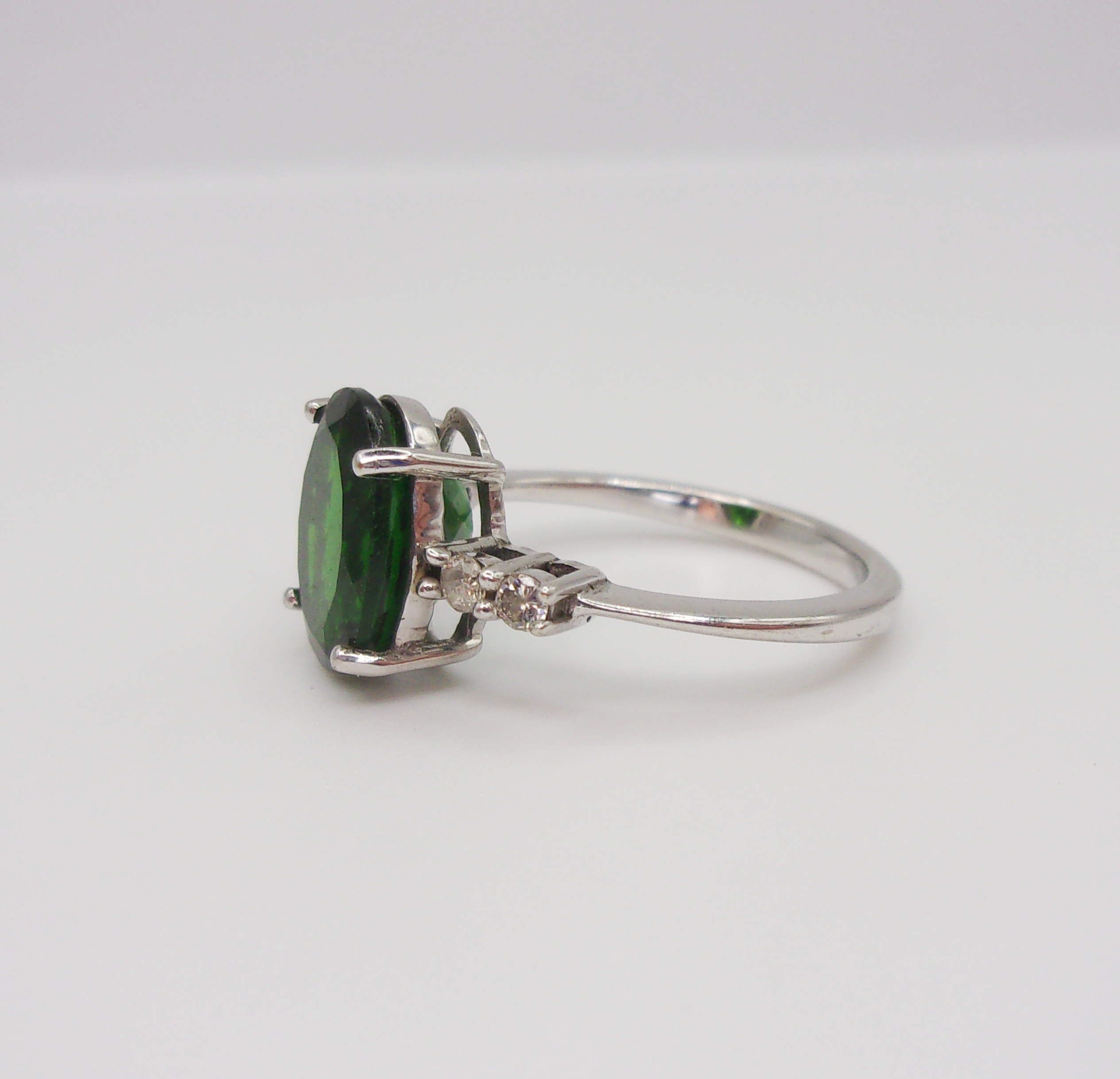9ct White Gold Russian Diopside & Diamond Ring UK Size J US 4 ¾ - Image 3