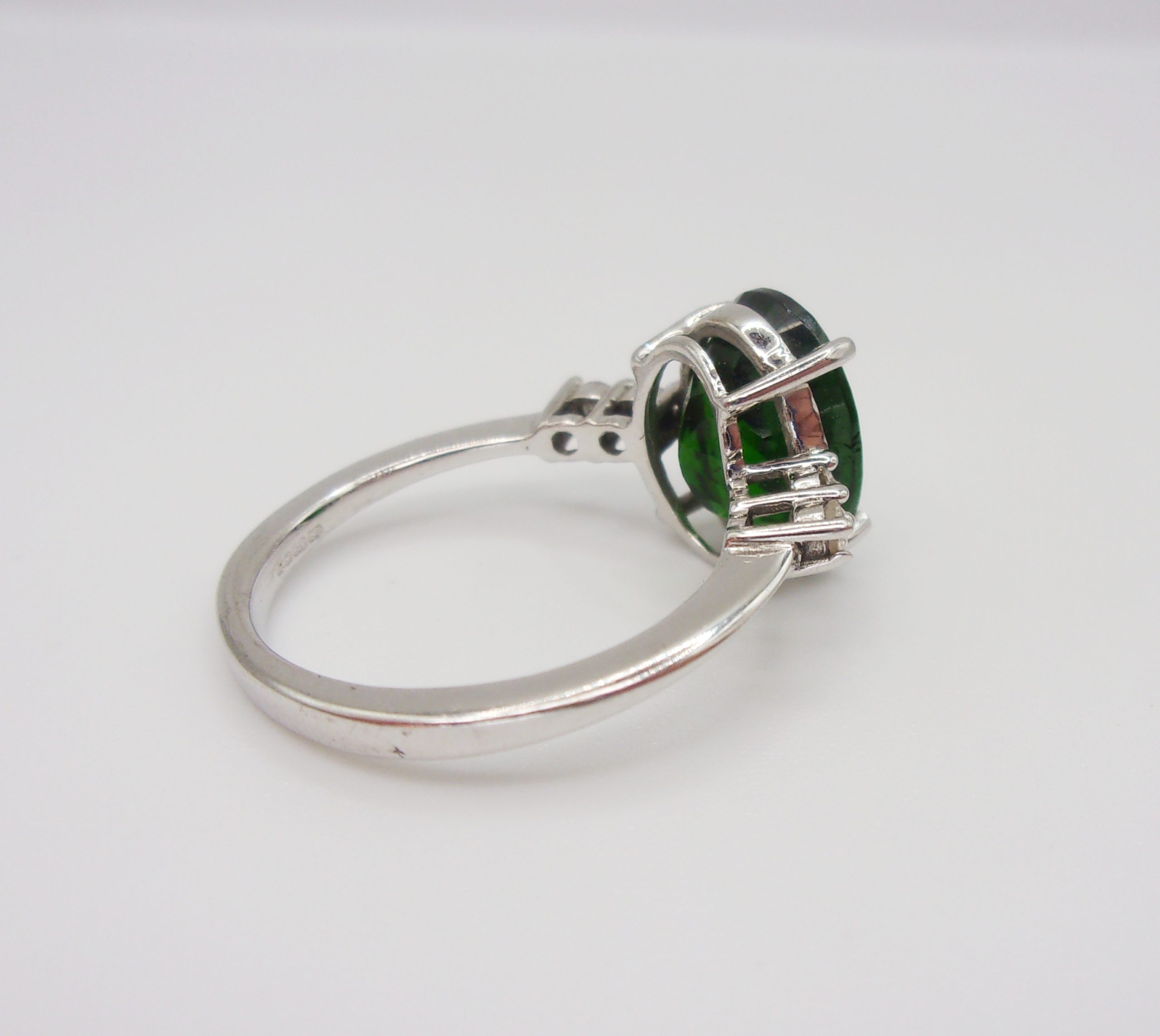 9ct White Gold Russian Diopside & Diamond Ring UK Size J US 4 ¾ - Image 4