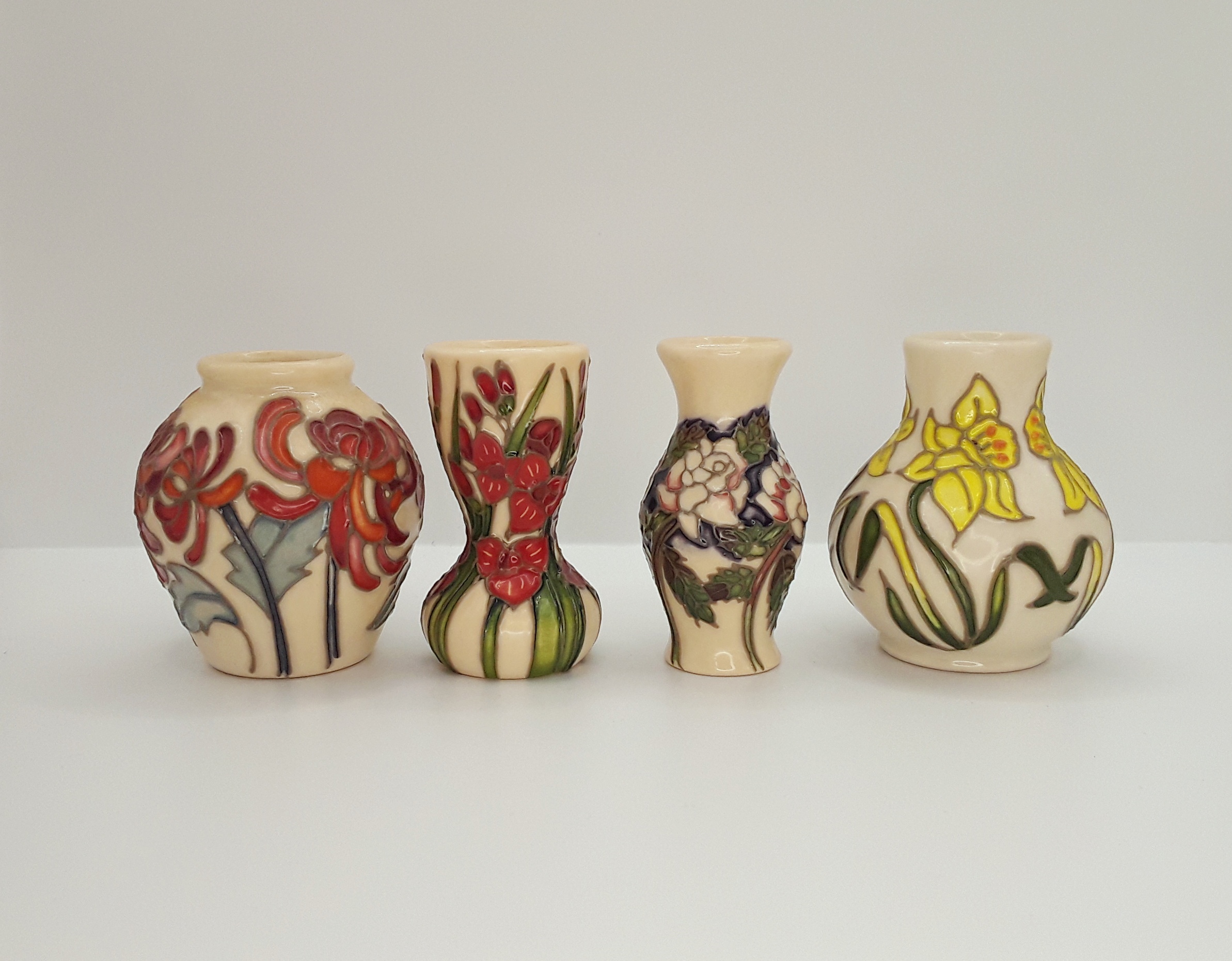 Complete Set of Moorcroft Miniature Floral Months of The Year Vases 2018 - Image 5