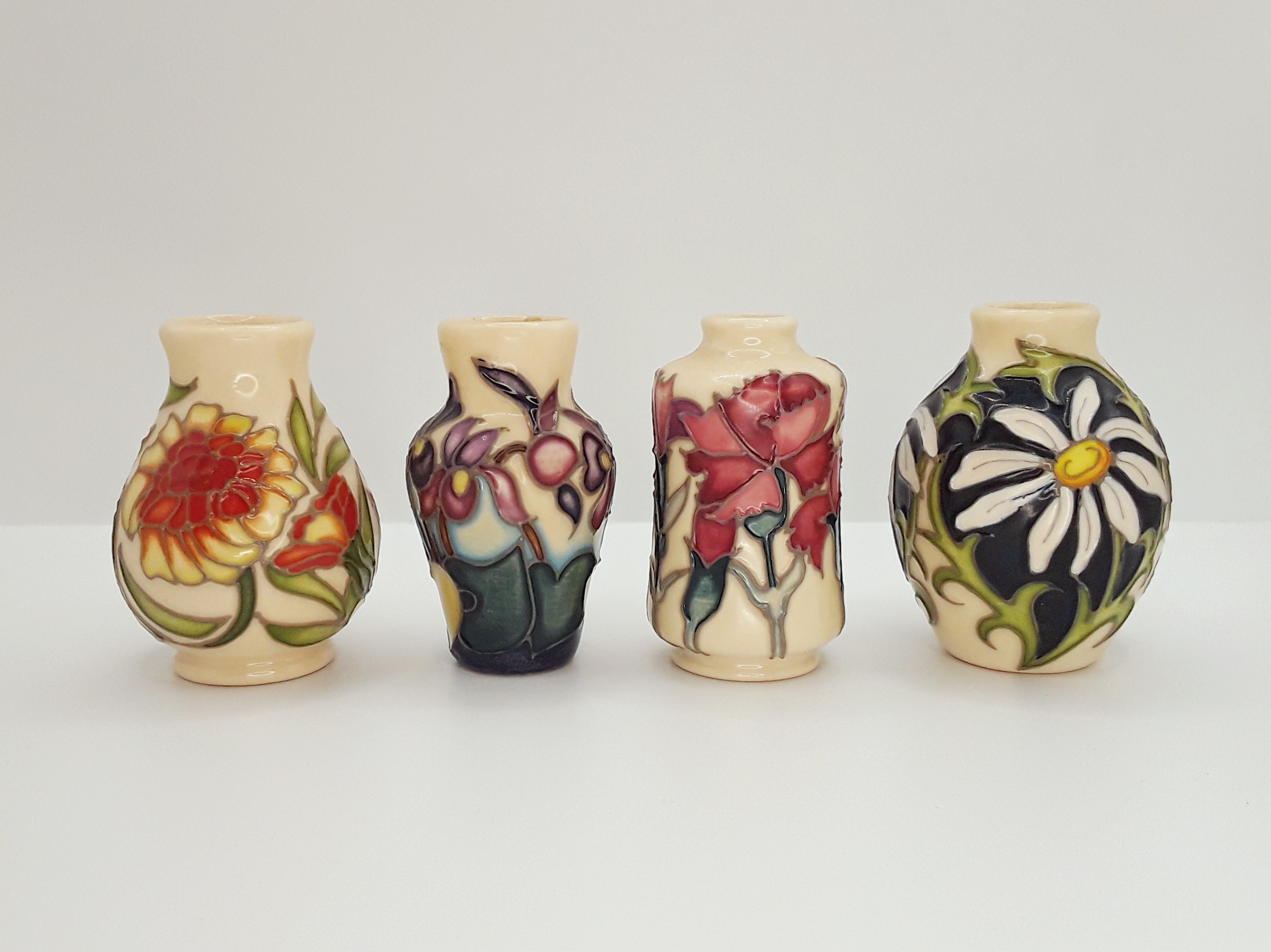 Complete Set of Moorcroft Miniature Floral Months of The Year Vases 2018 - Image 7