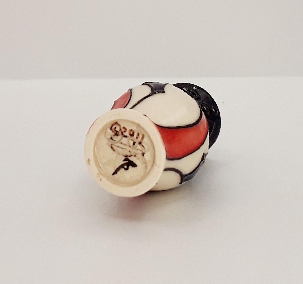 Moorcroft Miniature Snowman Pattern Vase - Image 3