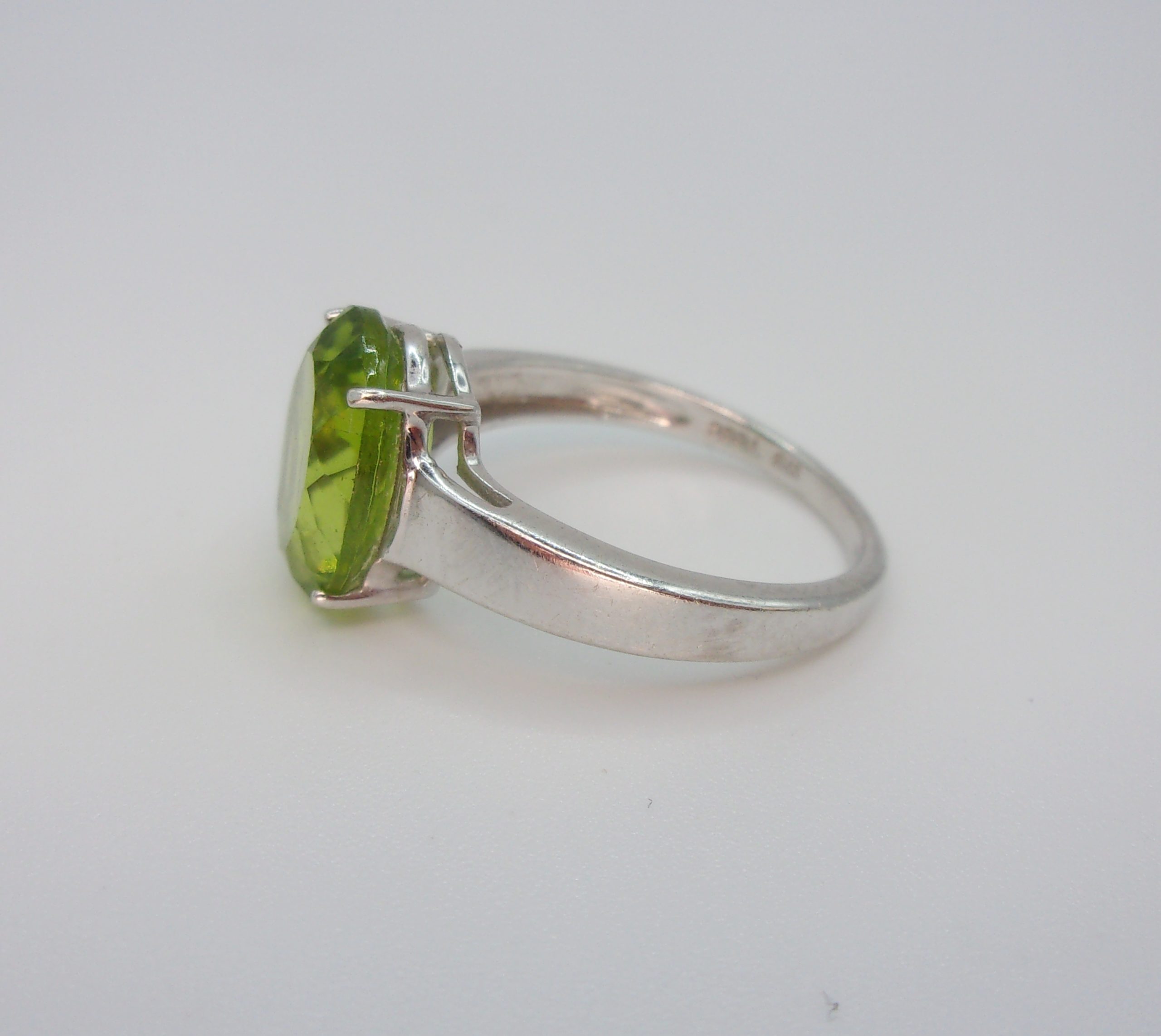 9ct White Gold Peridot Ring UK Size L+ US 6 - Image 2