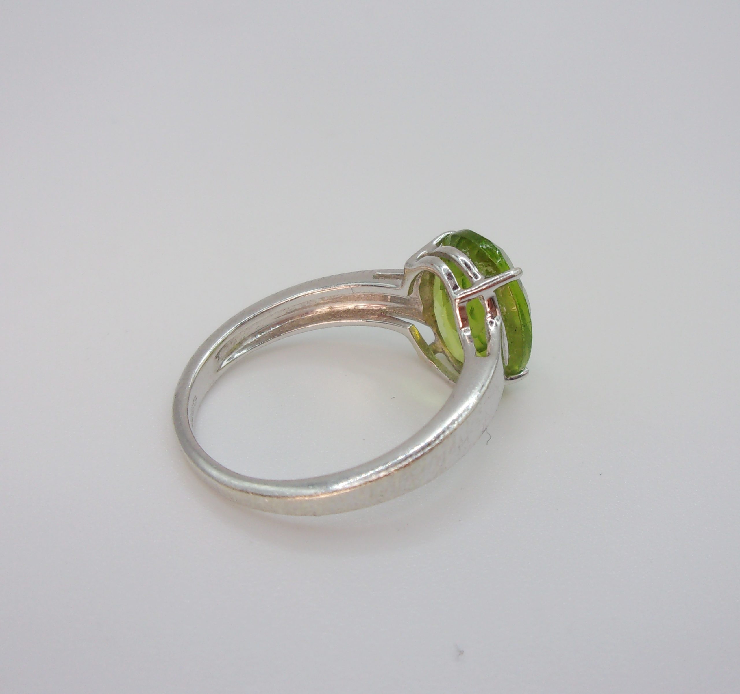 9ct White Gold Peridot Ring UK Size L+ US 6 - Image 3