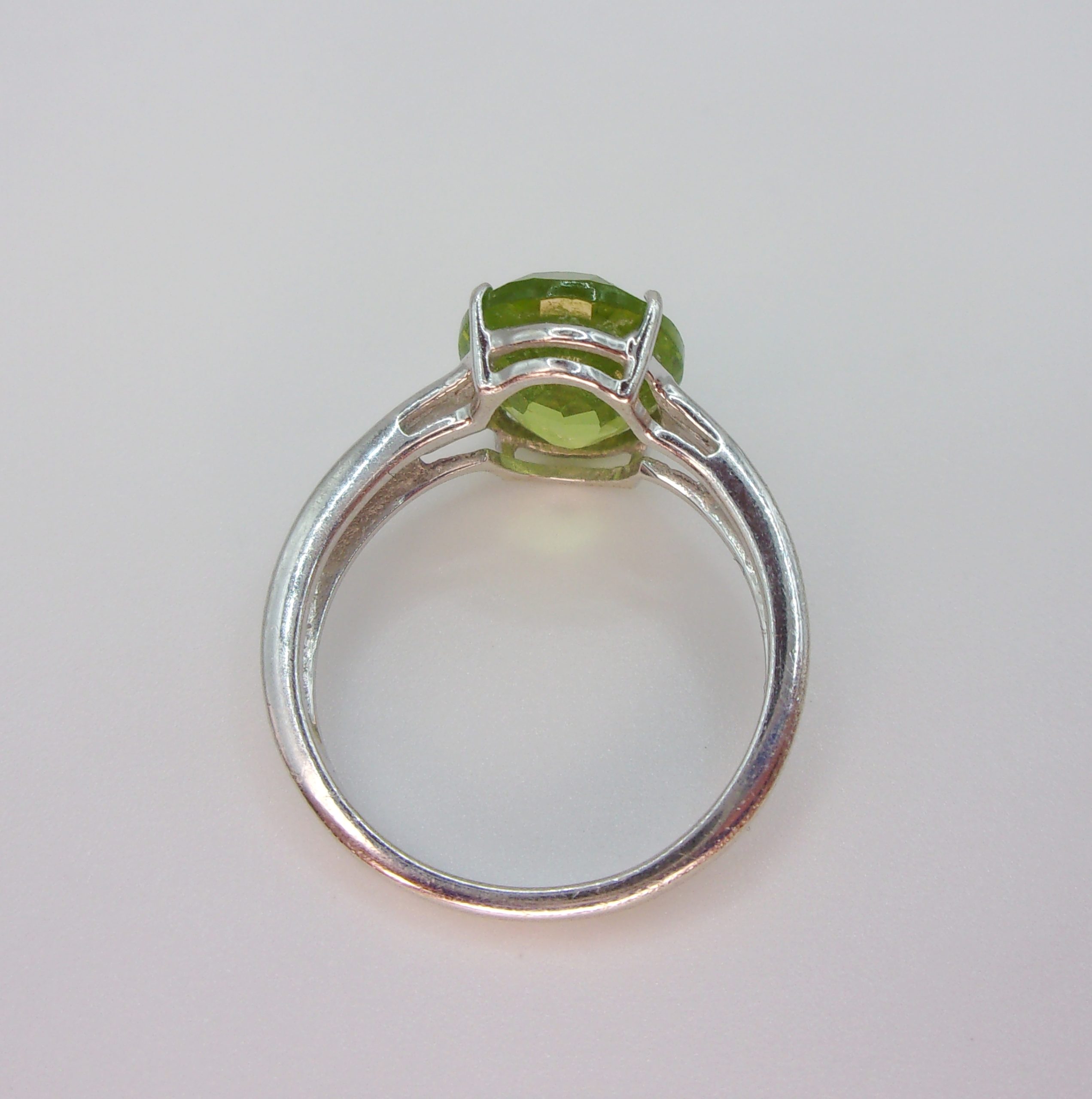 9ct White Gold Peridot Ring UK Size L+ US 6 - Image 6