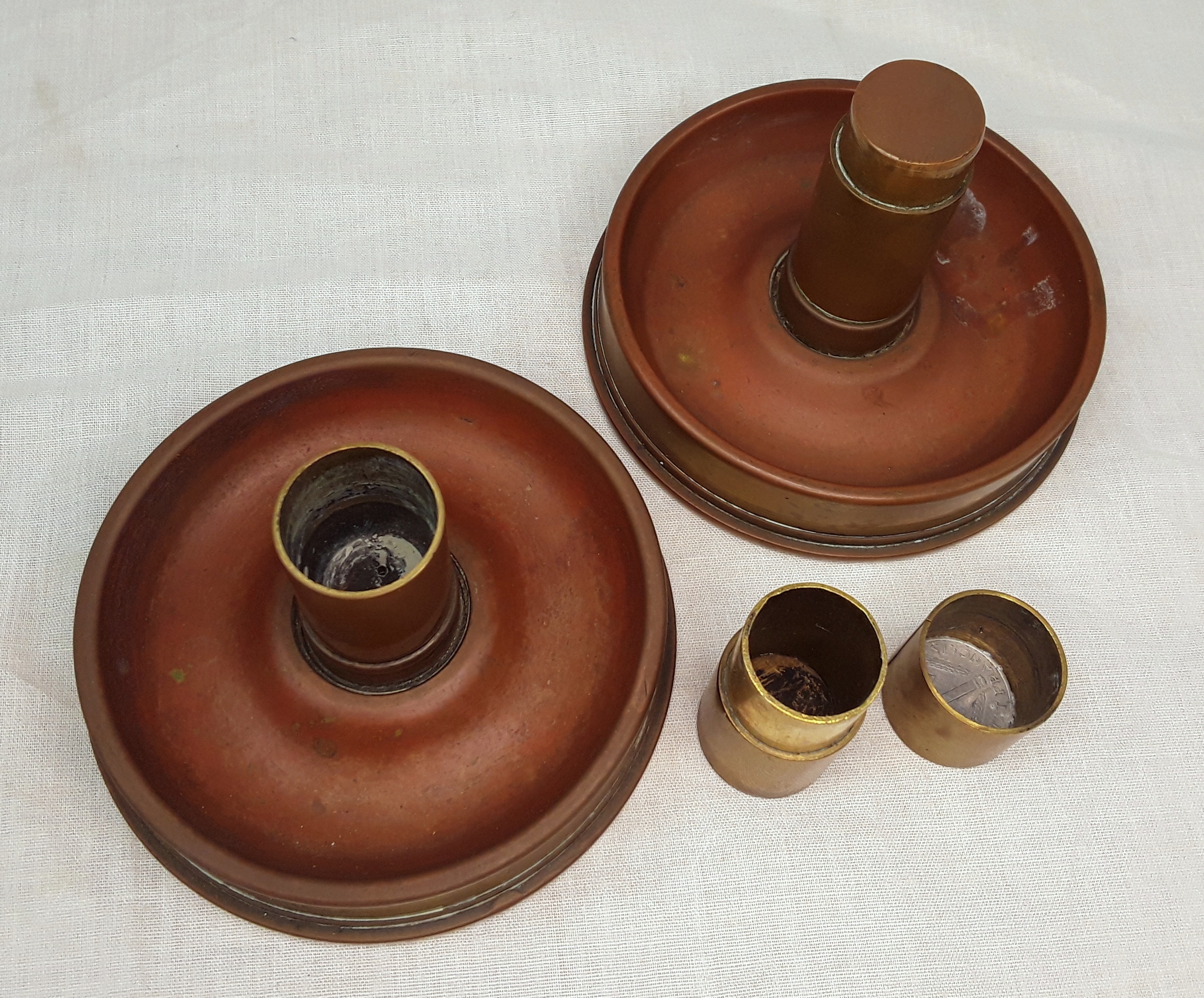 Pair Of 25 Pounder WW2 Shell Ashtrays With French Coins - Image 4