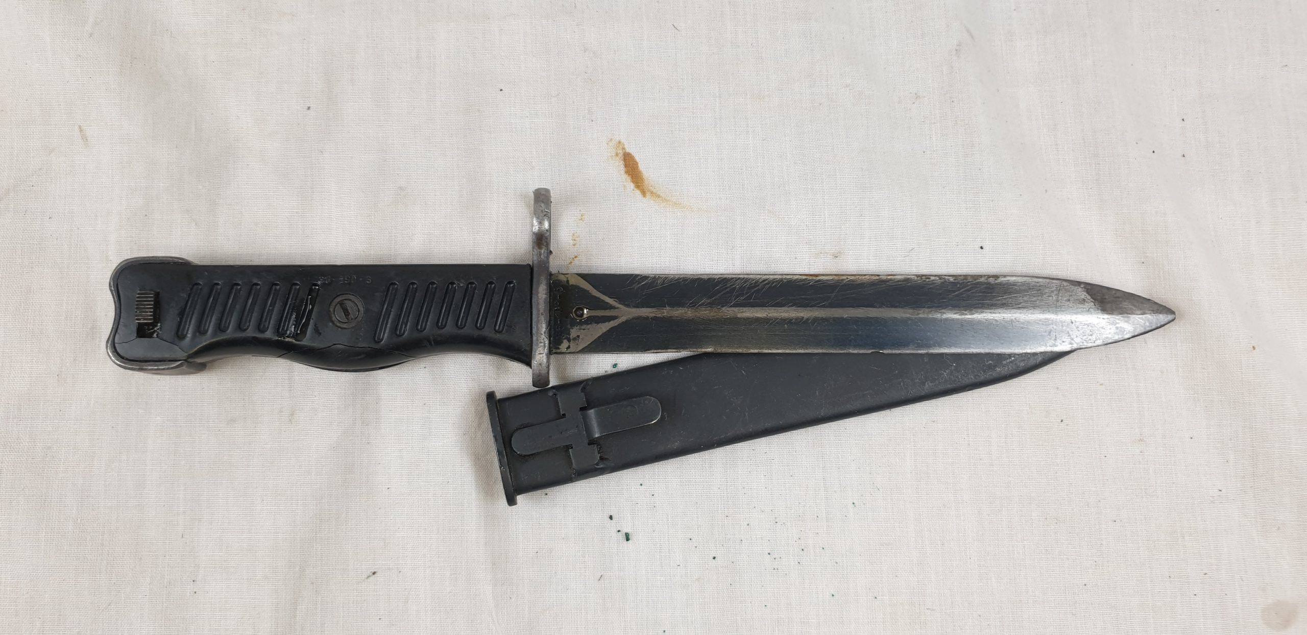 A M56 Yugoslavian Sub-Machine Gun and kit - Deactivated - Image 3
