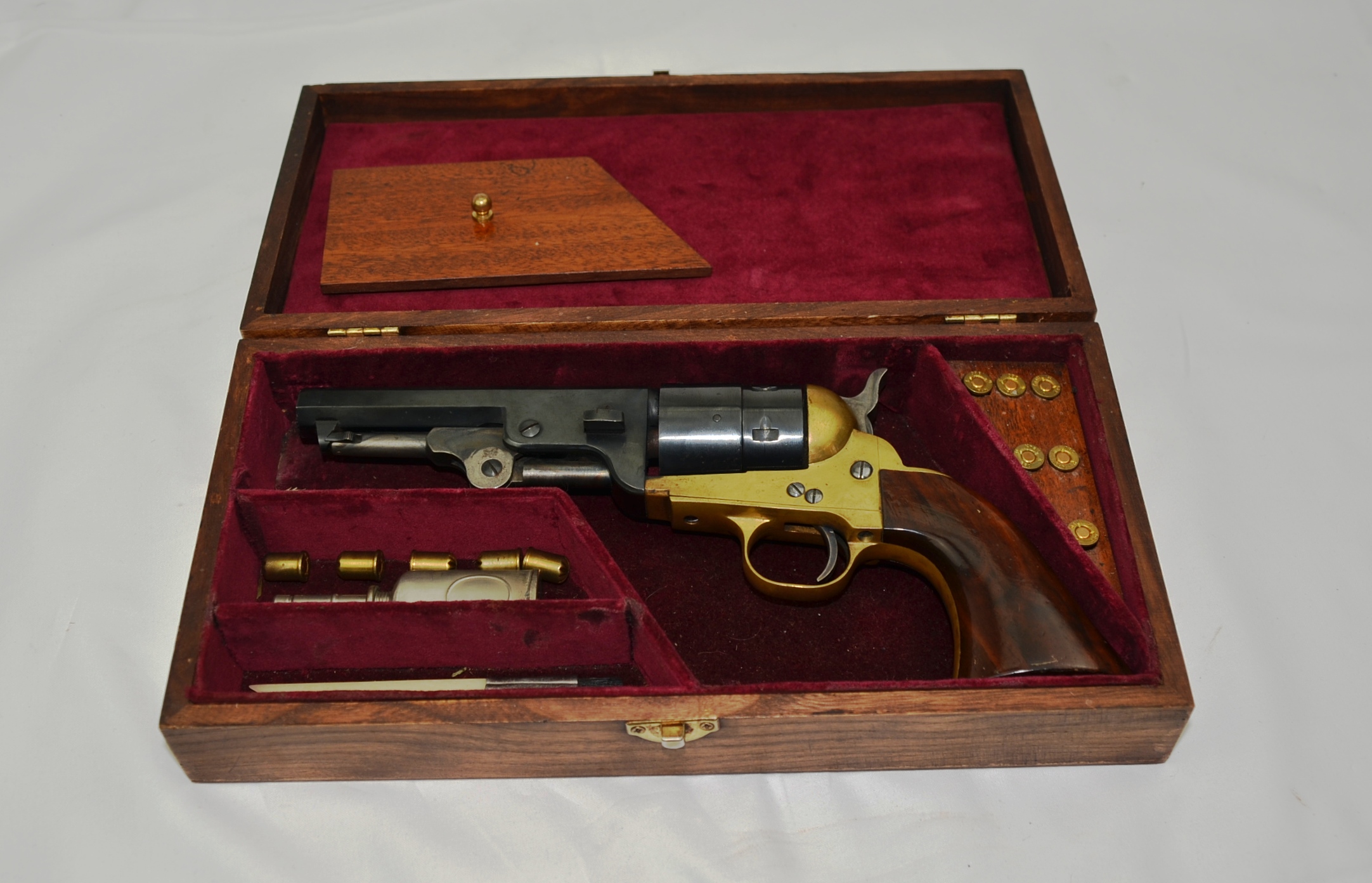 Pietta Colt 1851 Navy Sheriff Brass Frame Blank Firer Boxed Set. - Image 4
