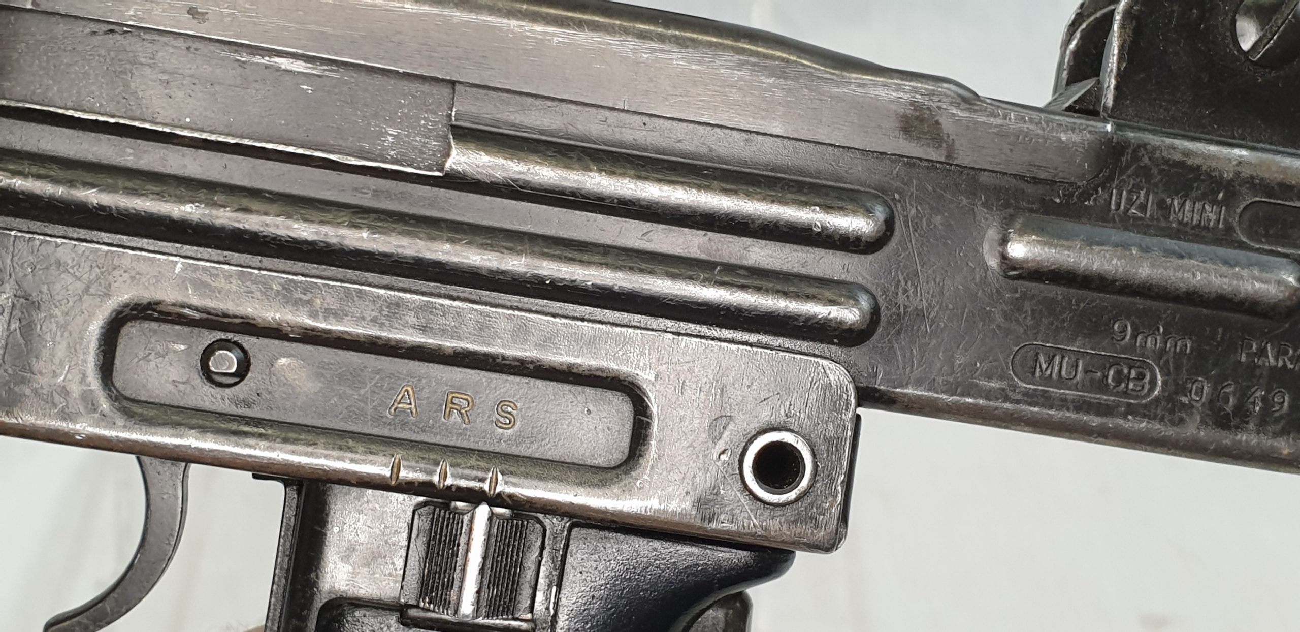 Former Special Forces Mini UZI Sub-Machine Gun - Deactivated - Image 4