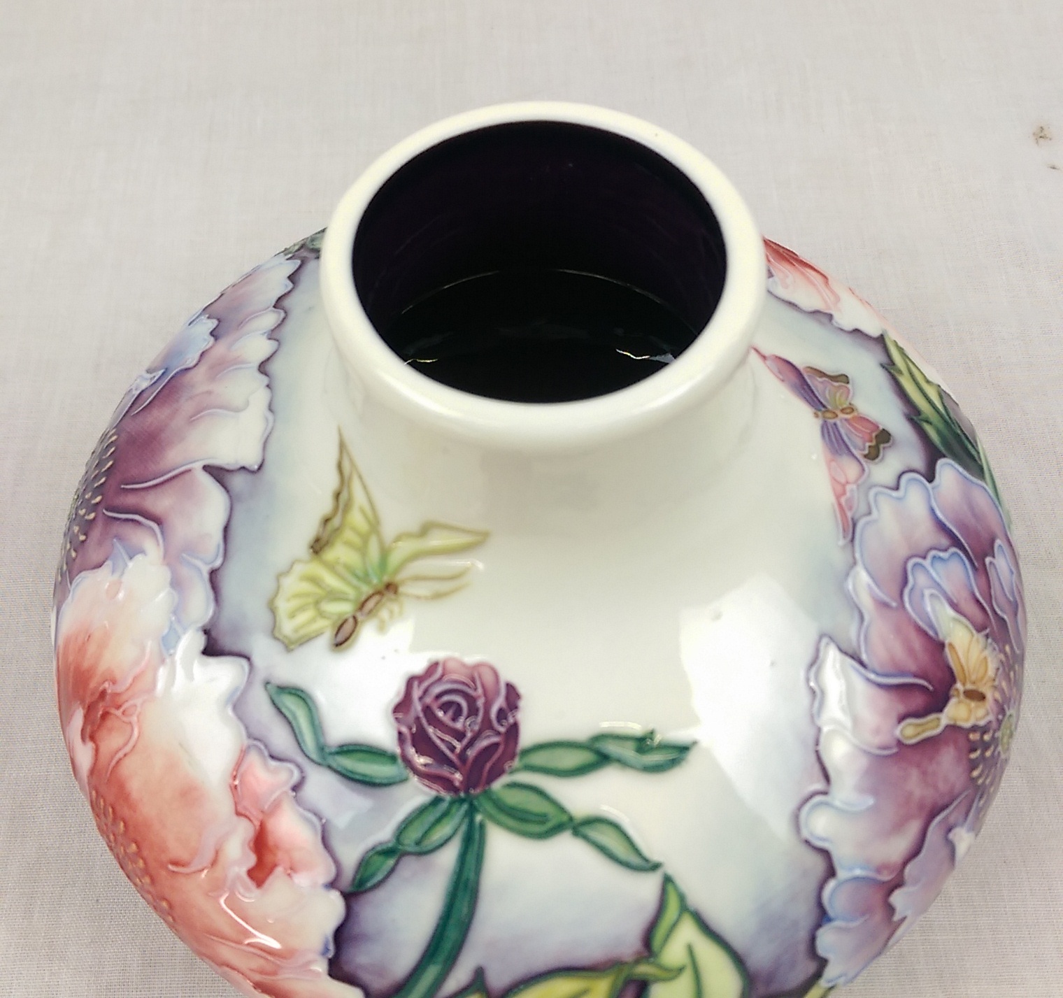 Old Tupton Ware Butterflies Pattern Vase - Image 4