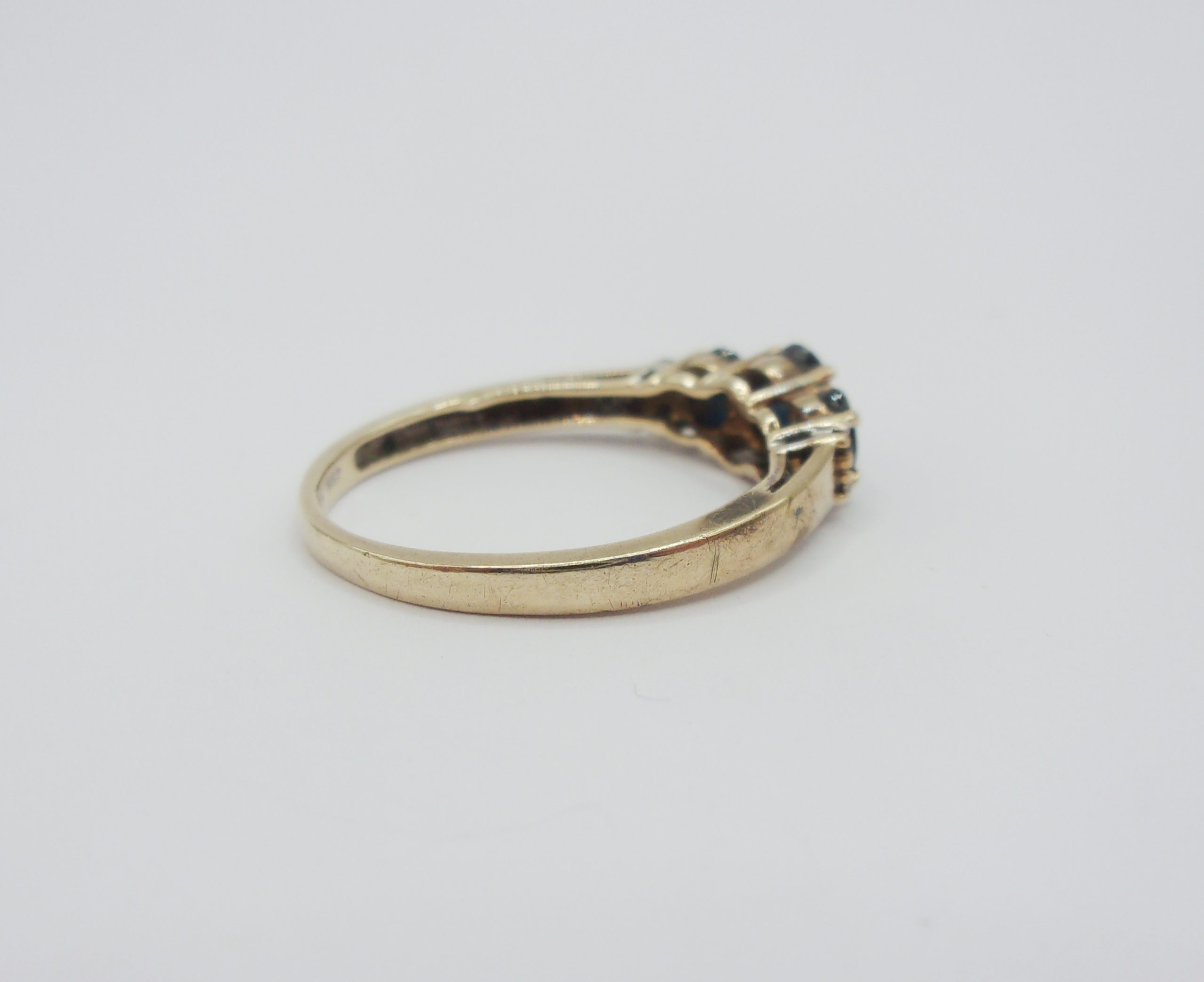 9ct Yellow Gold Sapphire & Diamond Ring UK Size L+ US 5 ¾ - Image 3