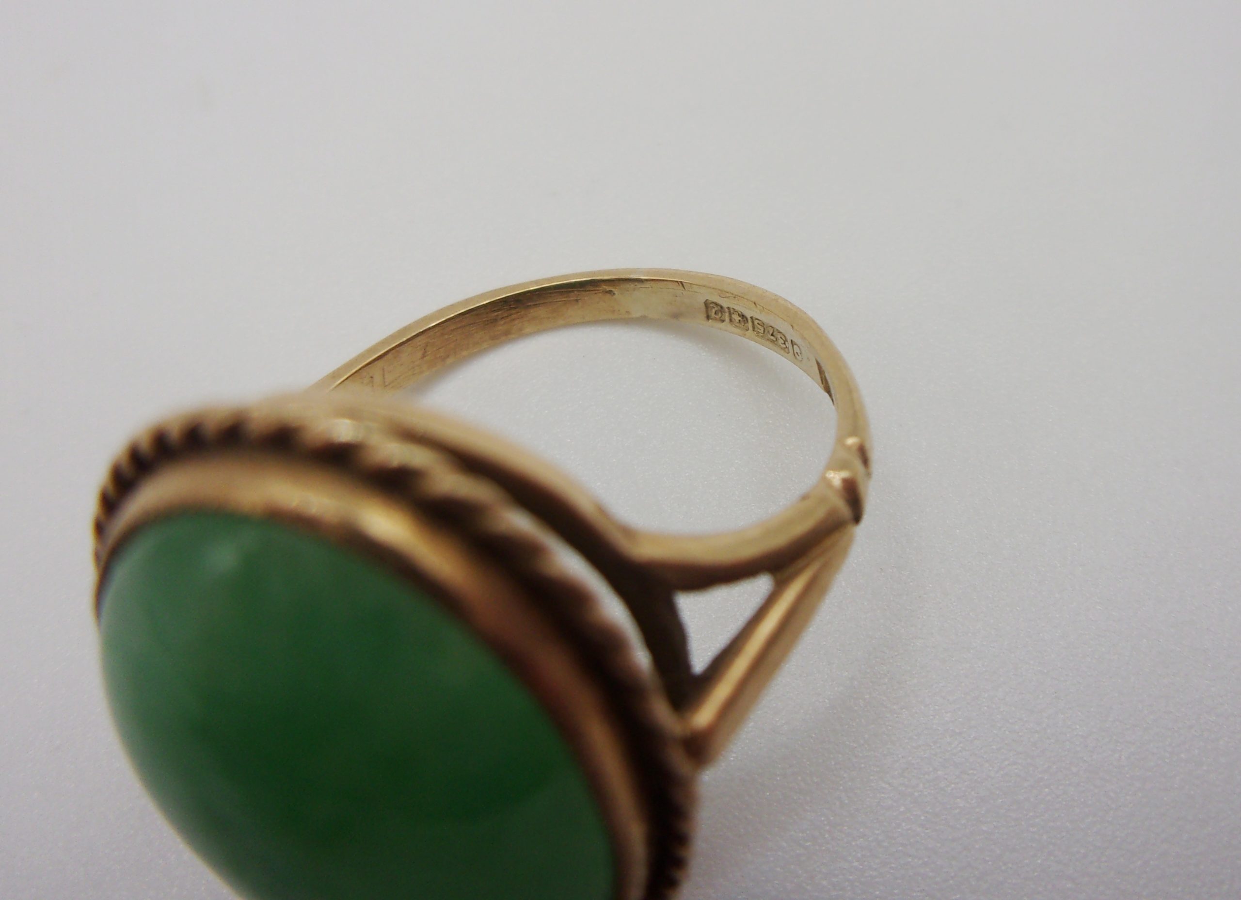 9ct Yellow Gold Green Agate Ring UK Size L US 5 ½ - Image 4