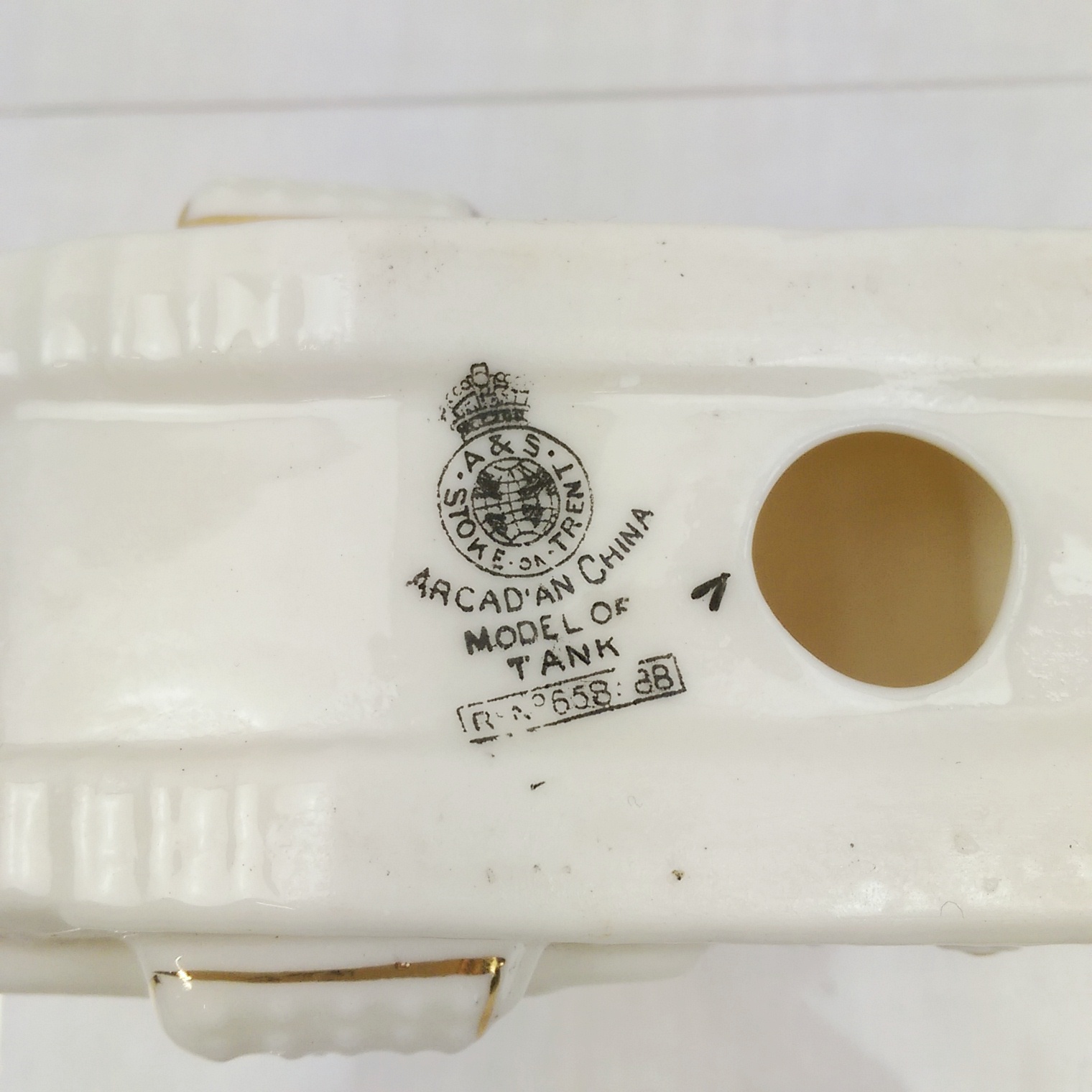 WW1 Arcadian China Tewkesbury Crested China Tank - Image 5