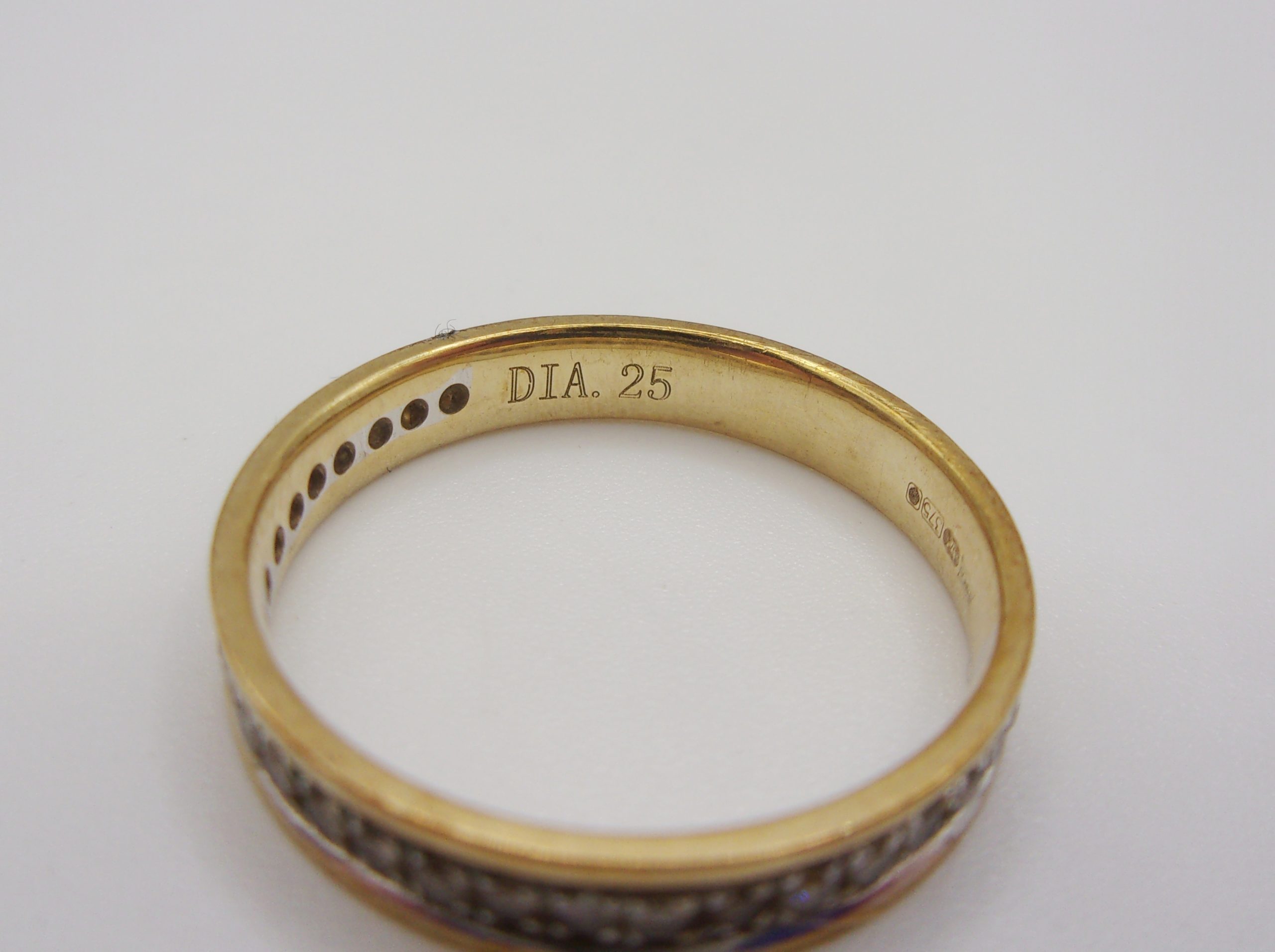 9ct Yellow Gold Diamond Band Ring UK Size O+ US 7 ¼ - Image 2