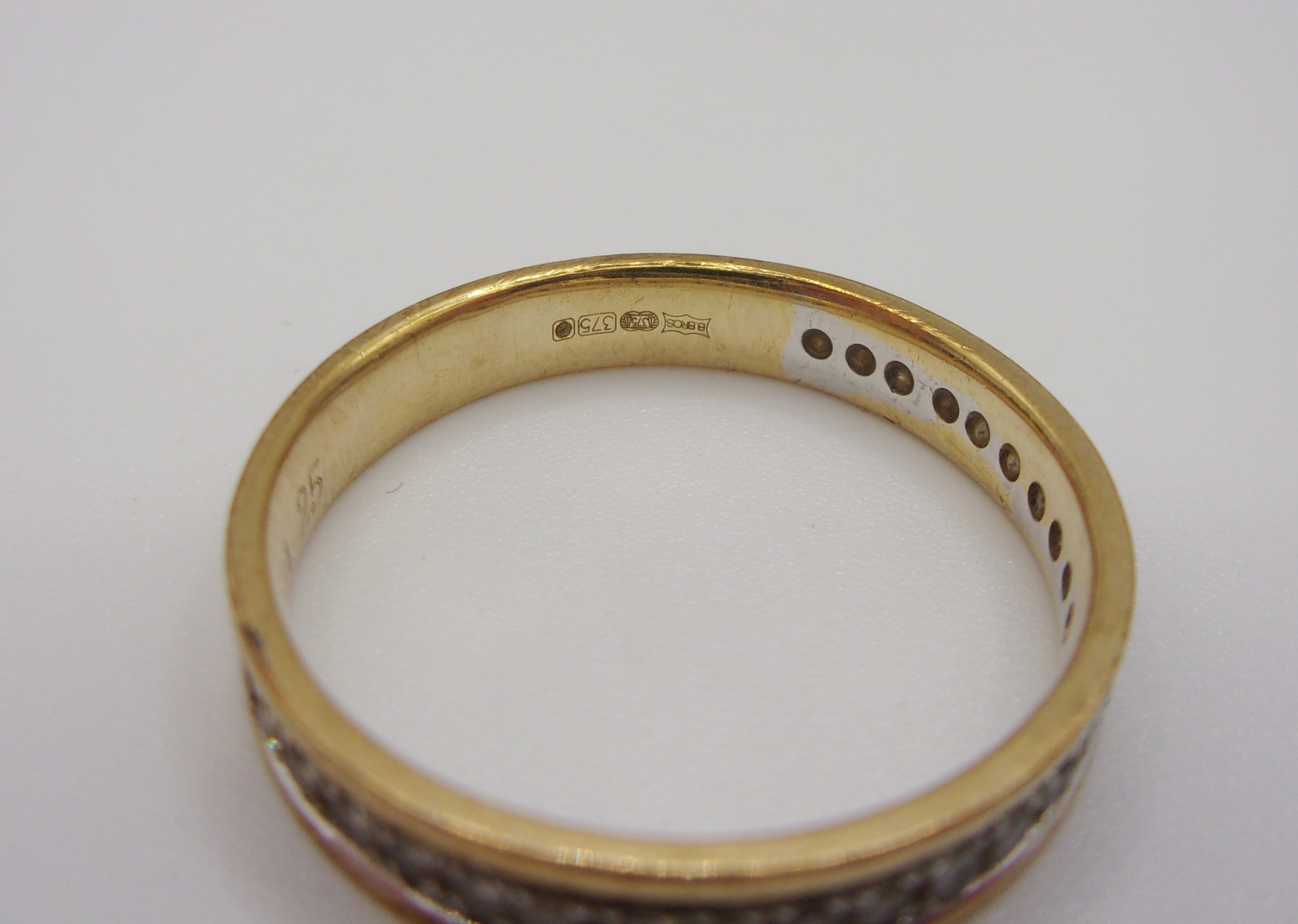 9ct Yellow Gold Diamond Band Ring UK Size O+ US 7 ¼ - Image 3