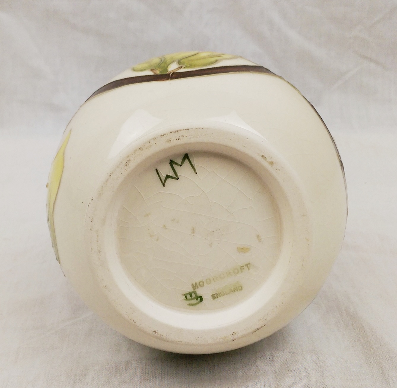 Moorcroft Hibiscus Pattern Vase - Image 4