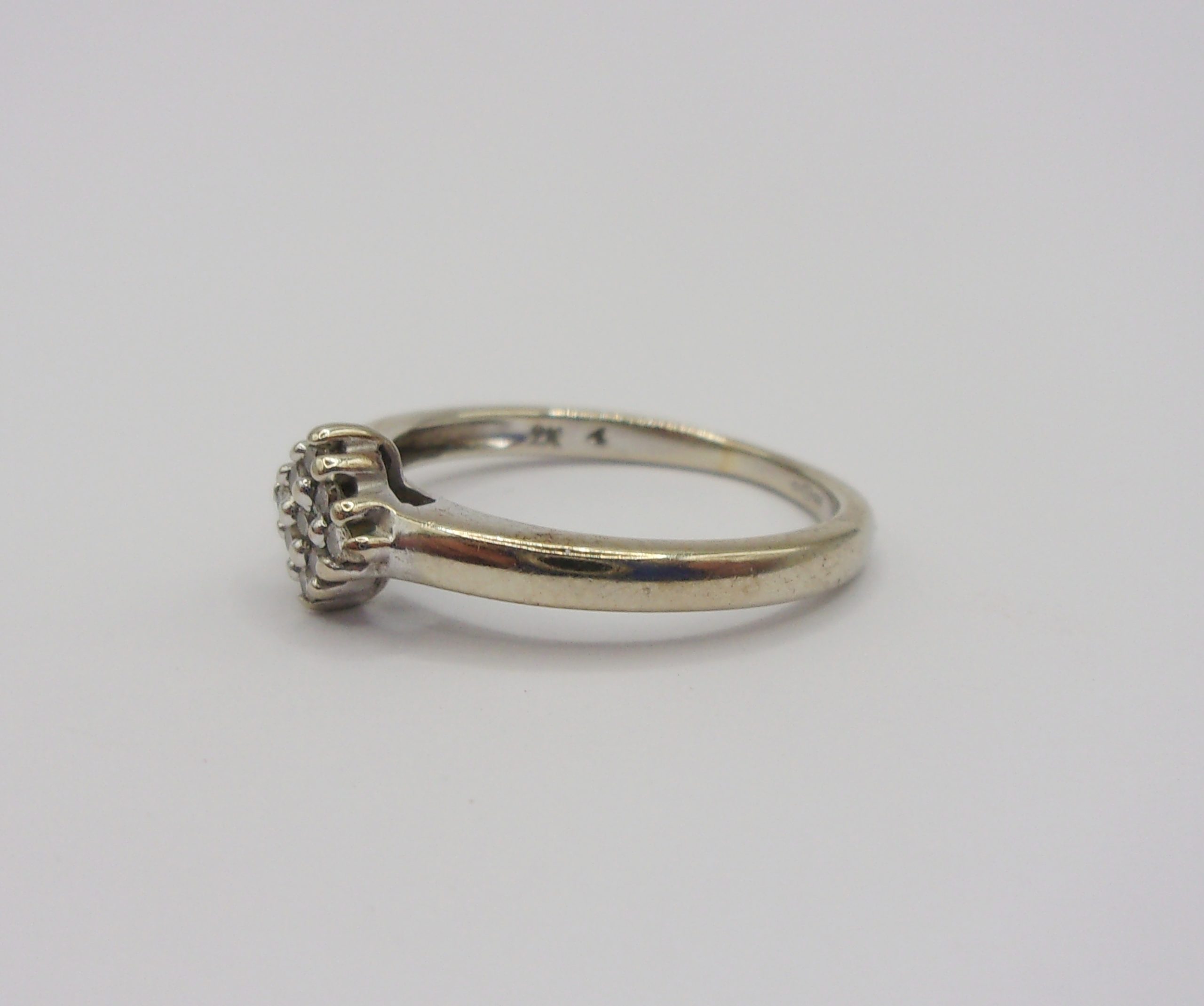9ct Yellow Gold 0.10CTW Diamond Cluster Ring UK Size J US 4 ¾ - Image 3