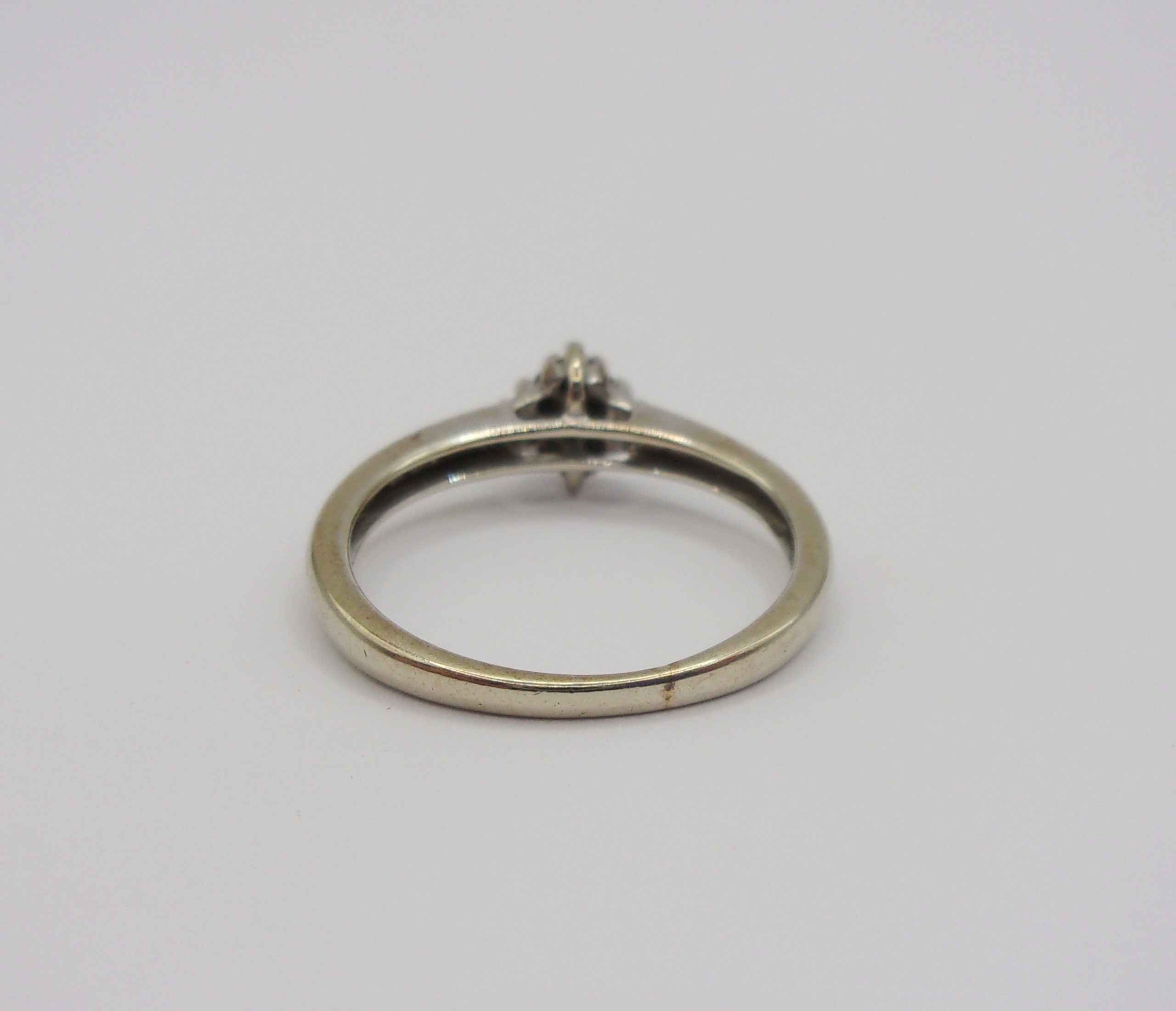 9ct Yellow Gold 0.10CTW Diamond Cluster Ring UK Size J US 4 ¾ - Image 5