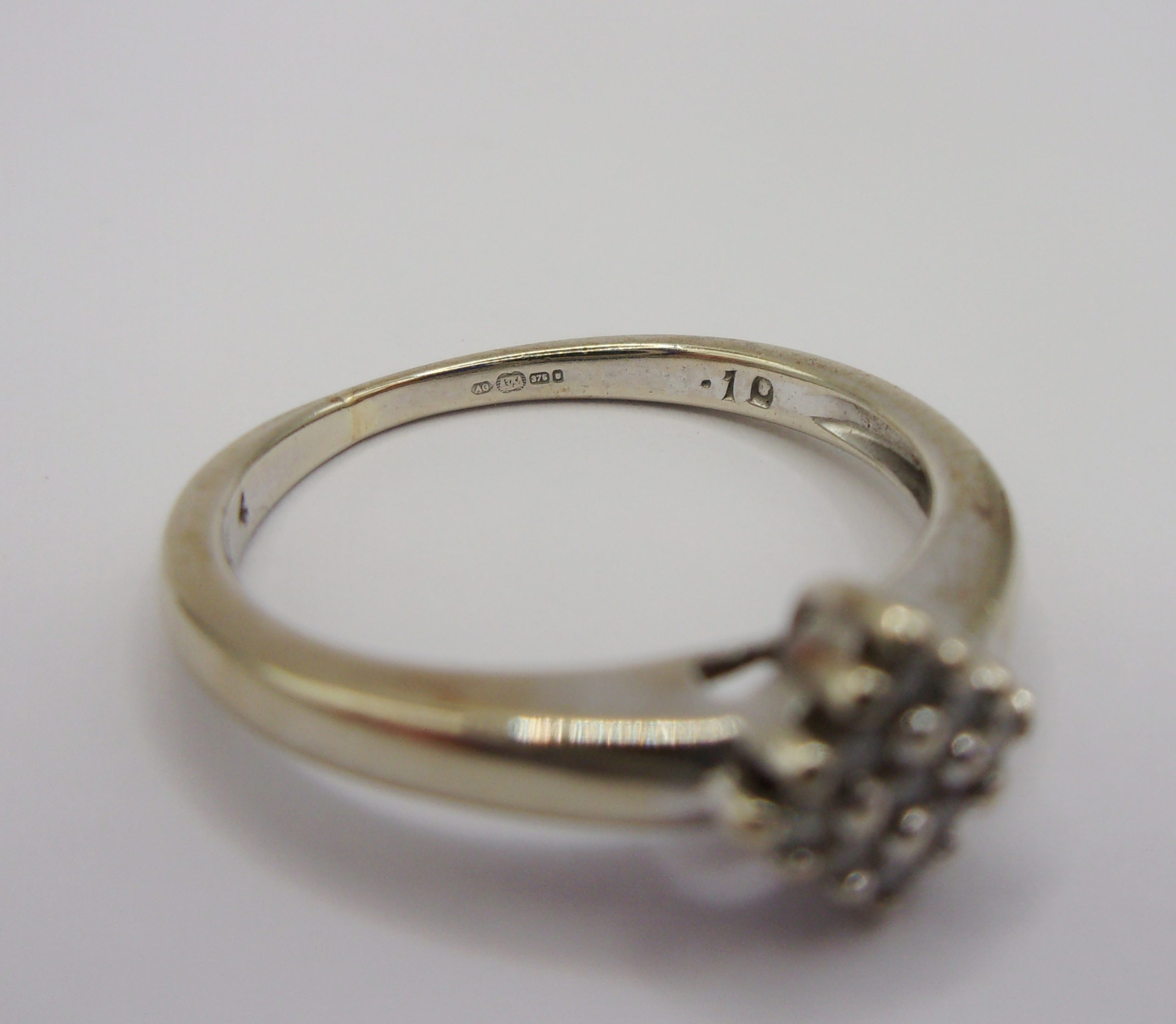 9ct Yellow Gold 0.10CTW Diamond Cluster Ring UK Size J US 4 ¾ - Image 6