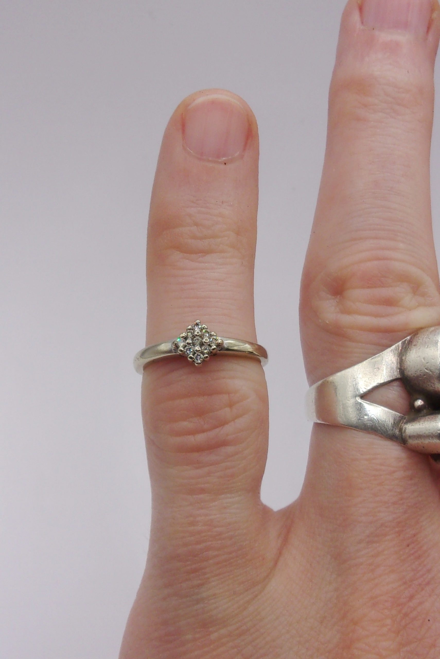 9ct Yellow Gold 0.10CTW Diamond Cluster Ring UK Size J US 4 ¾ - Image 8