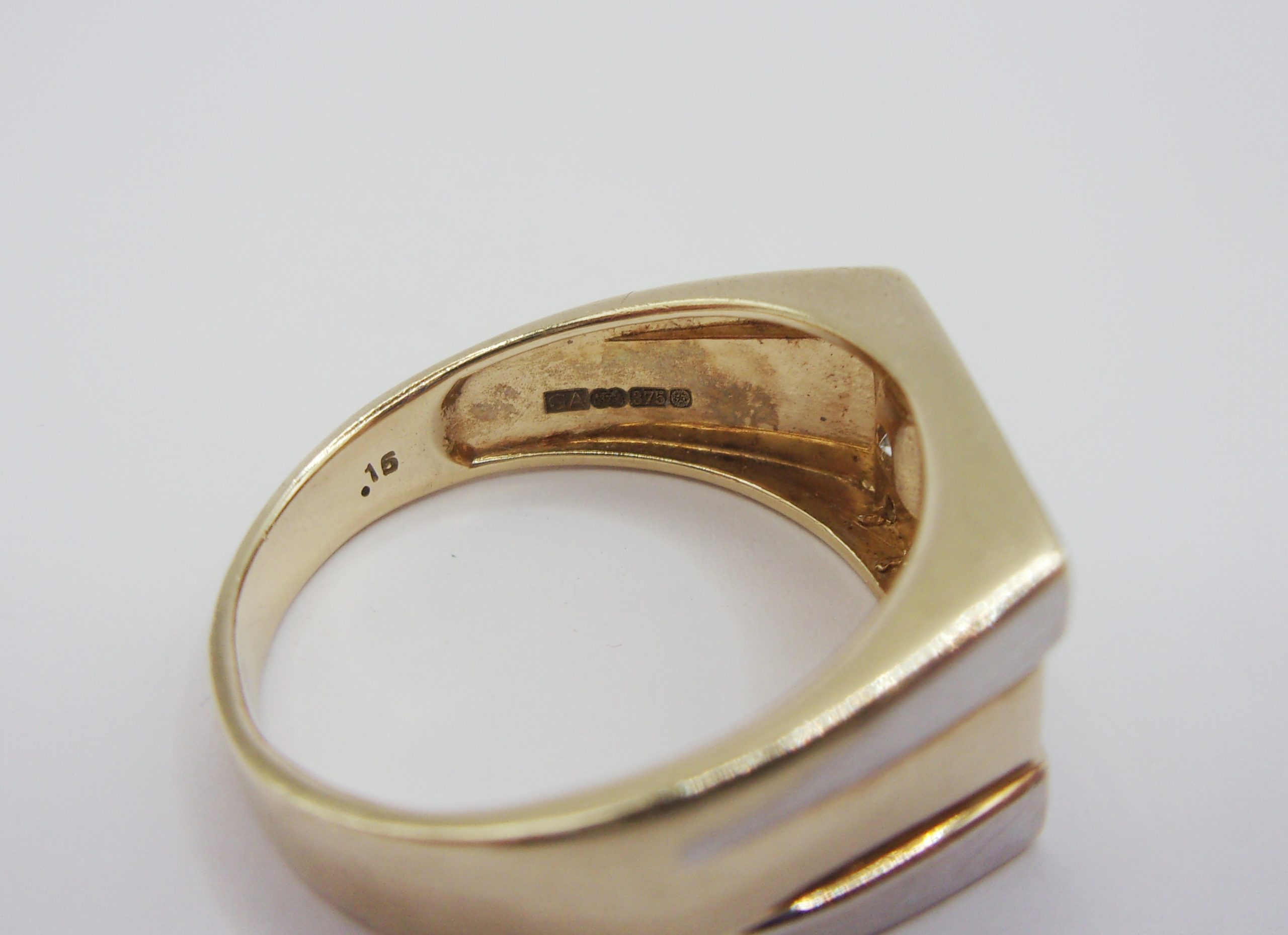 Gents 9ct Yellow Gold Diamond Signet Ring UK Size R US 8 ½ - Image 3