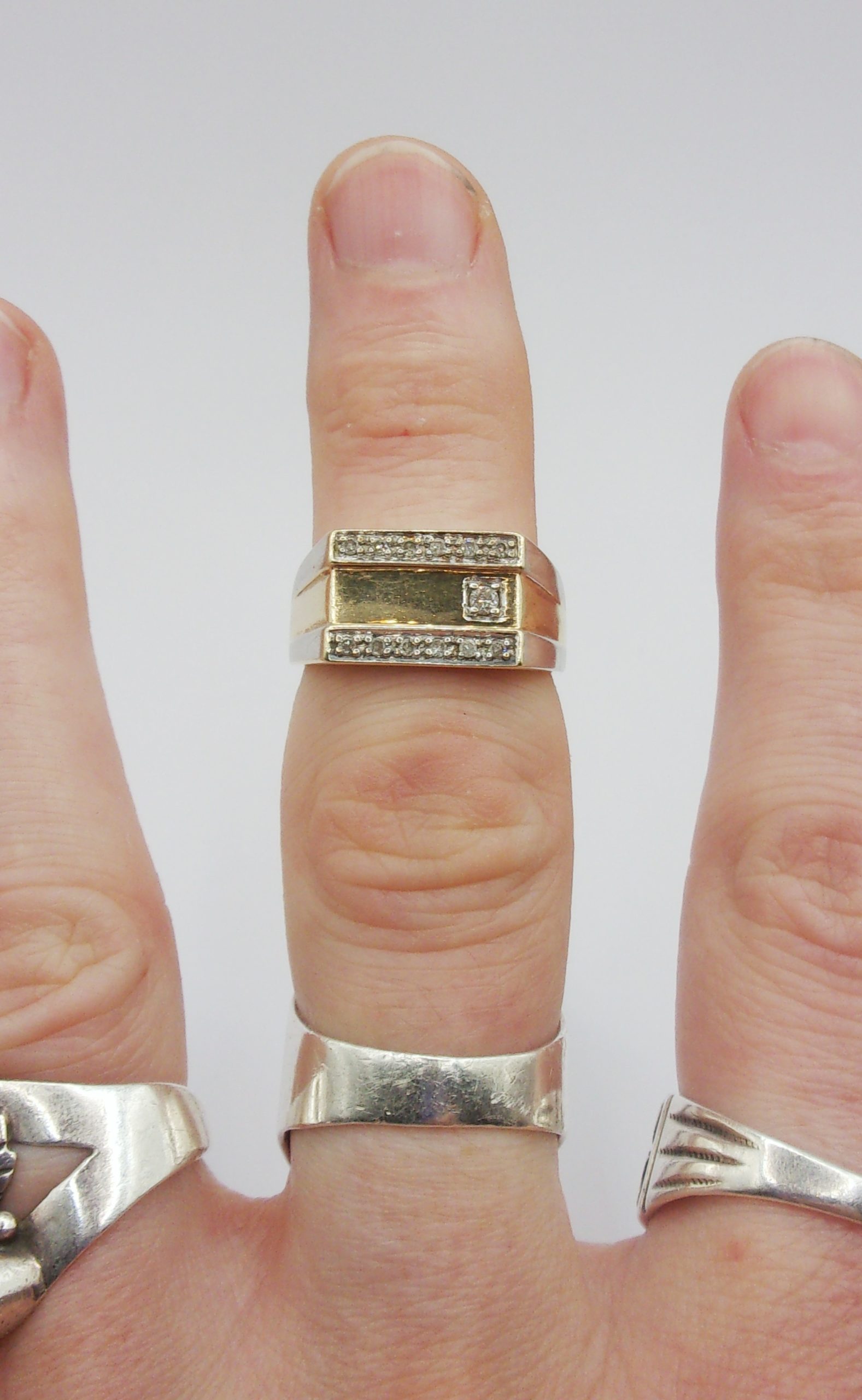 Gents 9ct Yellow Gold Diamond Signet Ring UK Size R US 8 ½ - Image 5