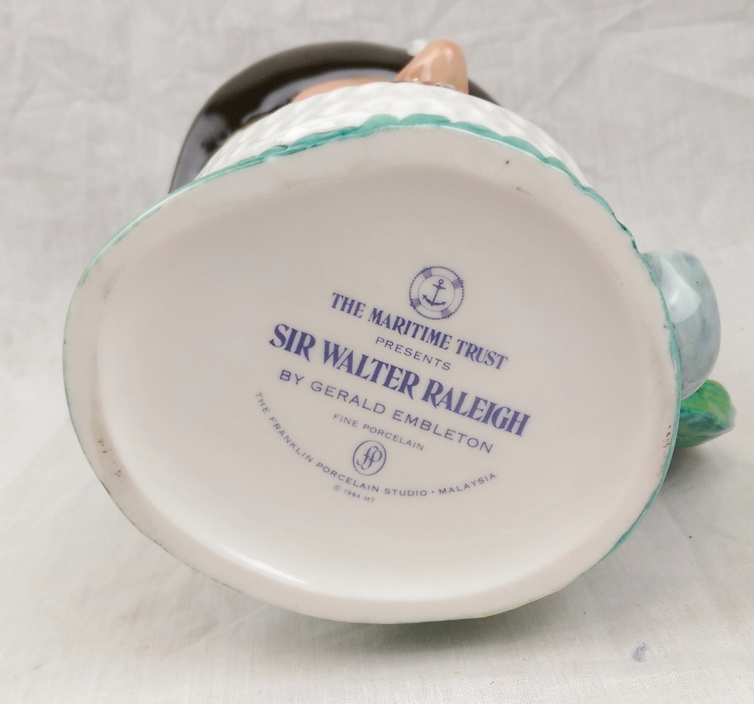 Franklin Mint Maritime Trust Large Porcelain Character Jug – Sir Walter Raleigh - Image 3