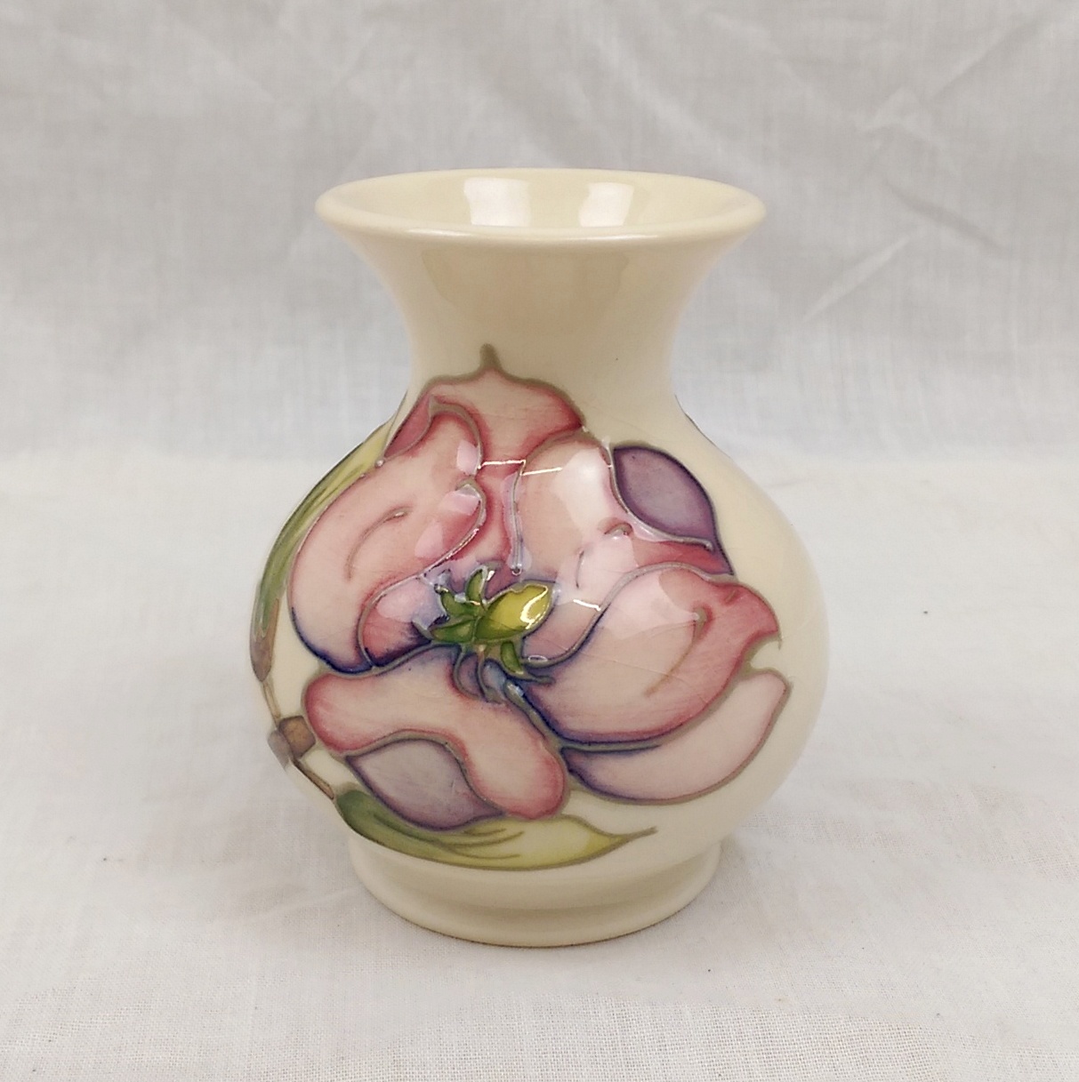 Moorcroft Hibiscus Pattern Small Vase 1991