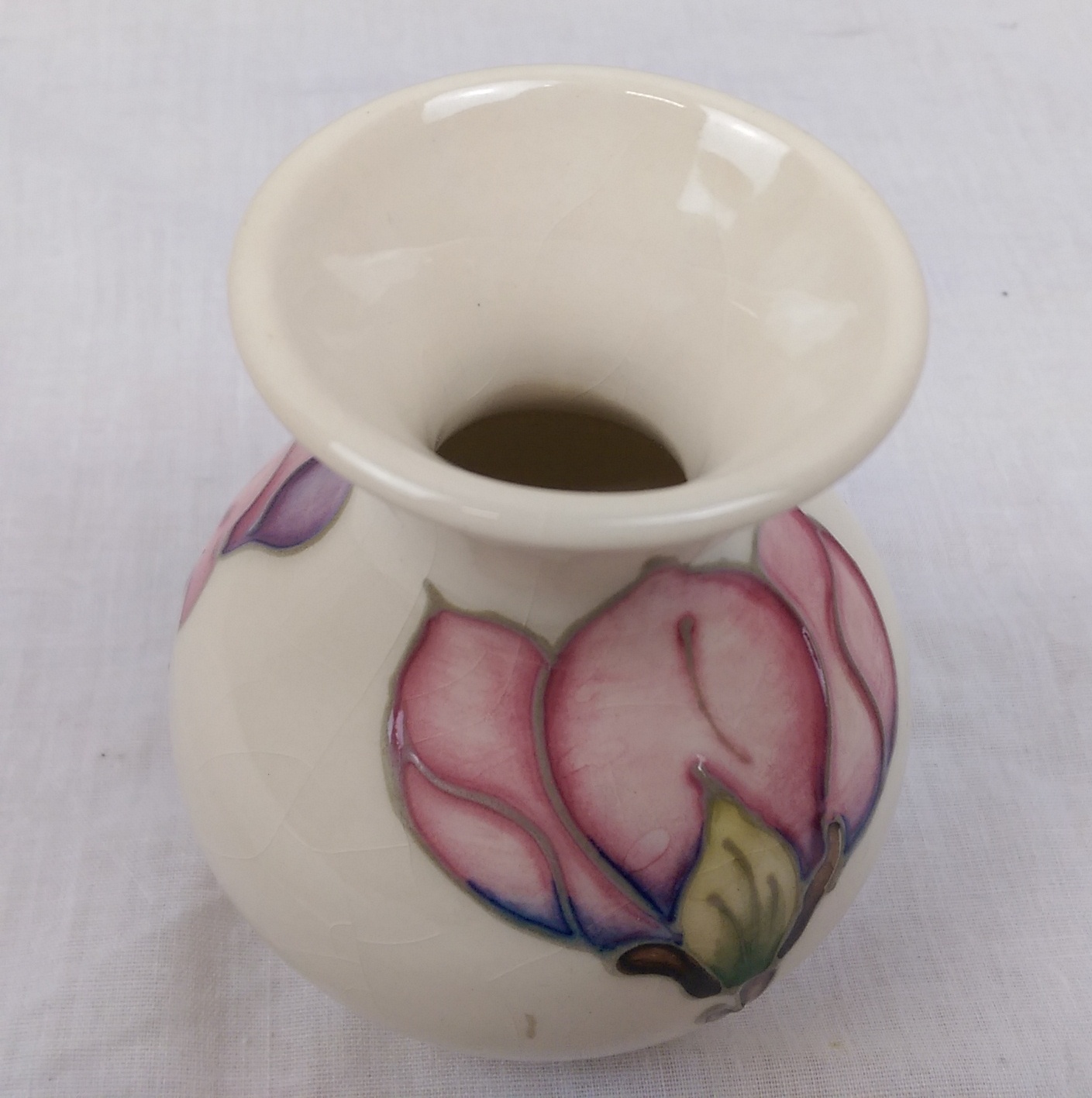 Moorcroft Hibiscus Pattern Small Vase 1991 - Image 3