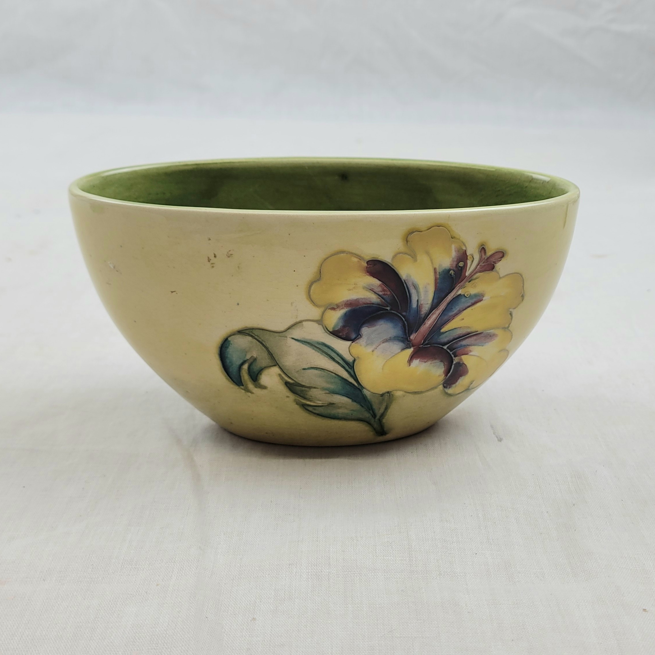 Mid-20th Century Moorcroft Hibiscus Pattern Ovoid Vase - Image 5