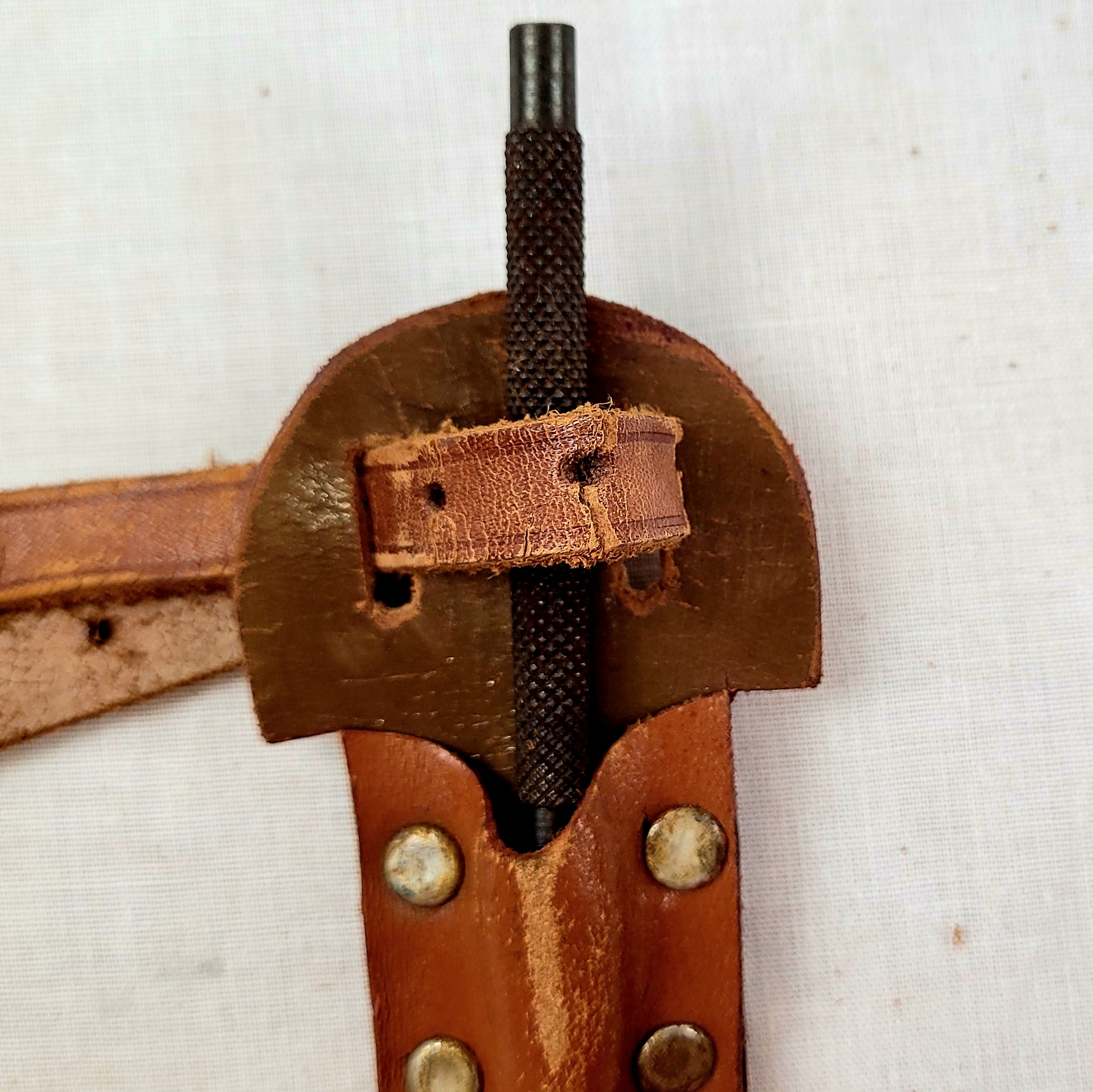 WW2 SOE Sleeve Dagger And Scabbard - Image 4