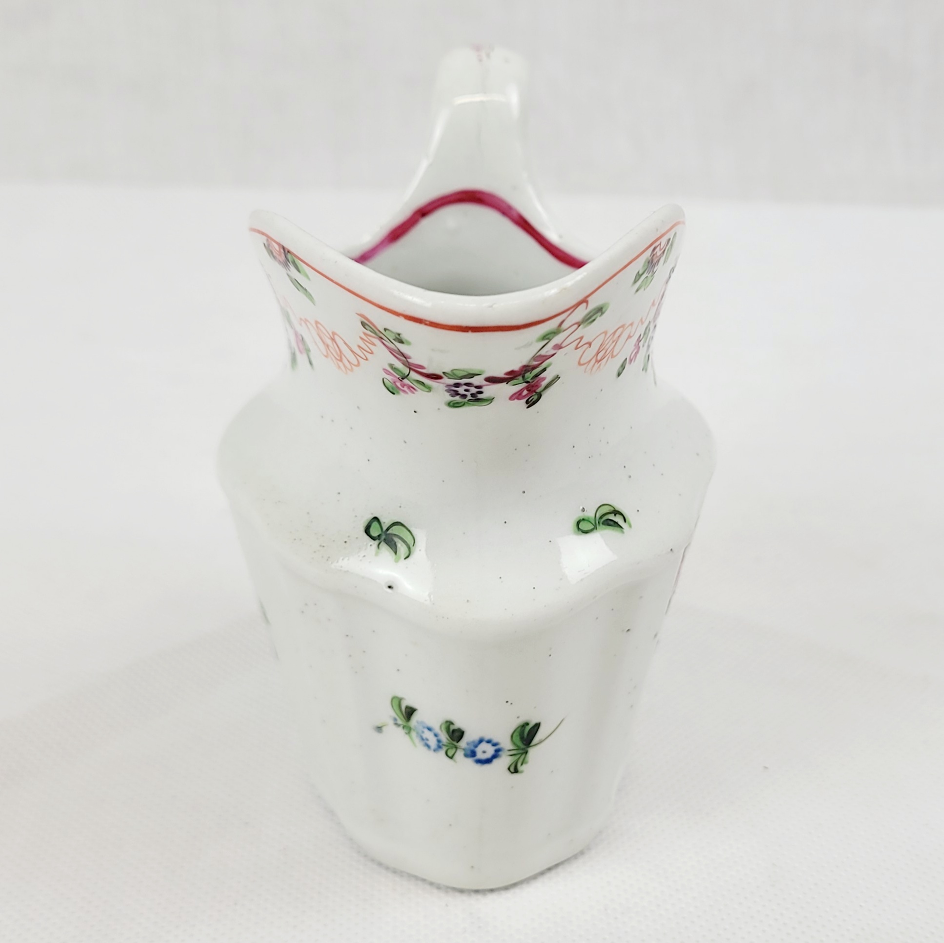 Circa 1790 New Hall Porcelain Cream Jug With Pink Flowers And Red Ribbons - Image 3