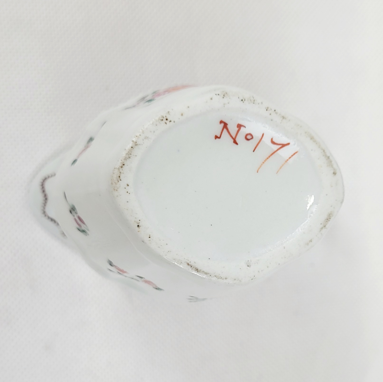 Circa 1780 New Hall Porcelain Cream Jug With Pink And Red Flowers And Black Ribbons - Image 6