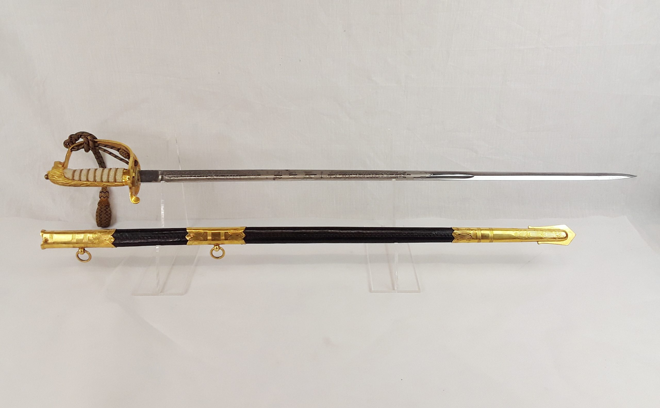 Current Issue QE2 Royal Navy 1827 Pattern Officers Sword, Sword Knot, Scabbard And Sword Bag - Image 2