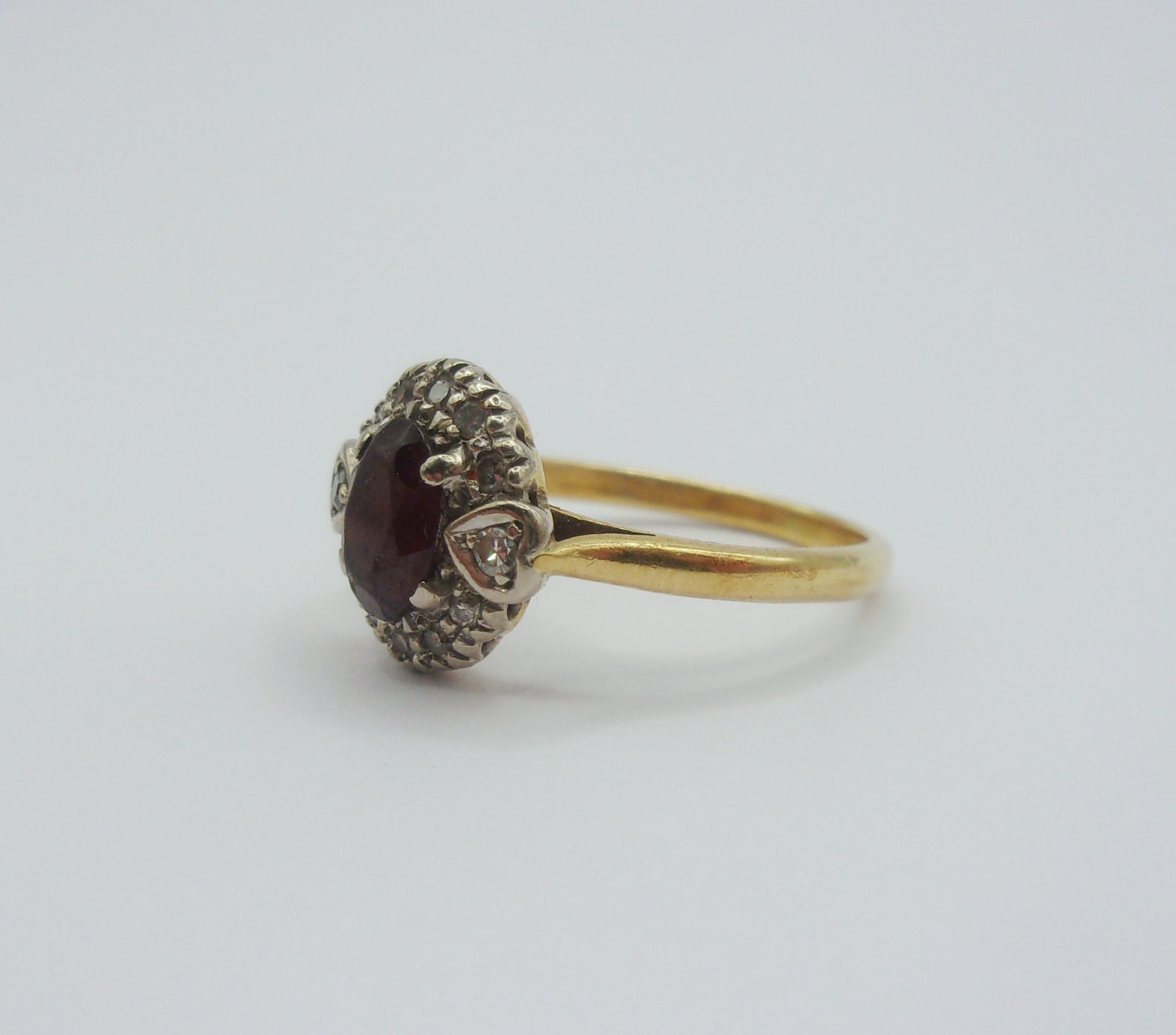 18ct Yellow Gold Garnet & Diamond Flower Head Ring UK Size N US 6 ½ - Image 2