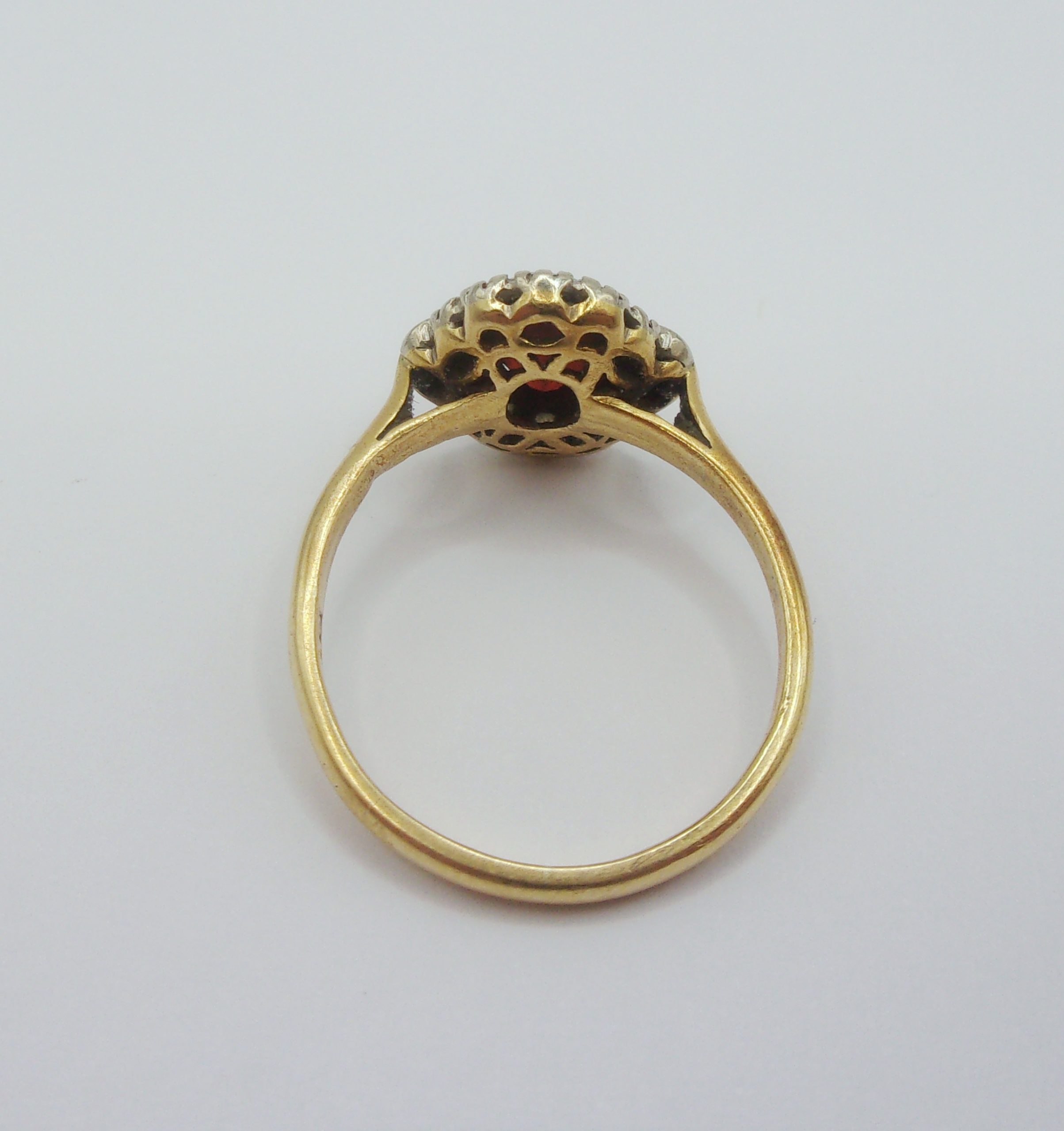 18ct Yellow Gold Garnet & Diamond Flower Head Ring UK Size N US 6 ½ - Image 5