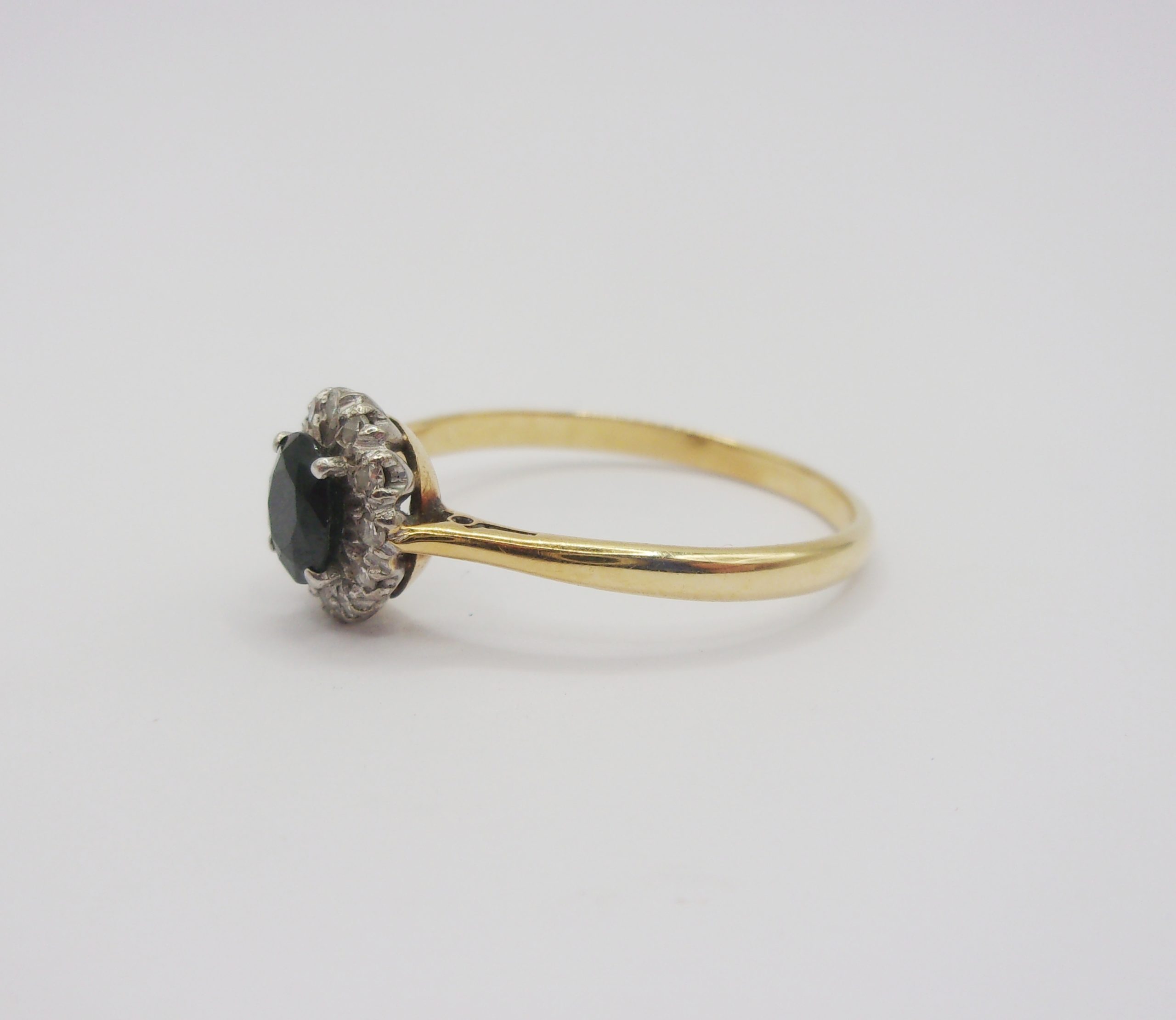 18ct Yellow Gold Sapphire & Diamond Flower Head Ring UK Size T+ US 10 - Image 2