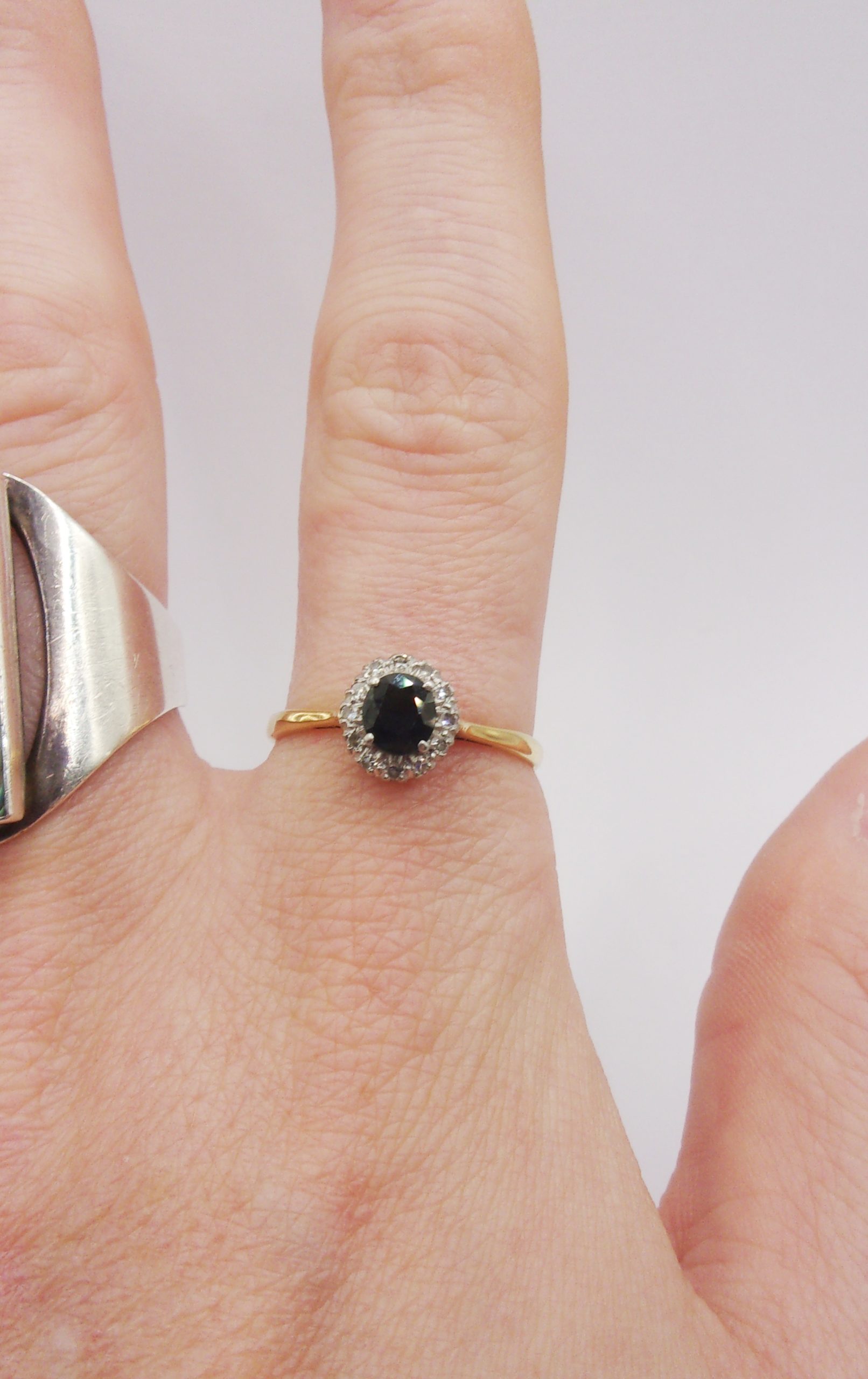 18ct Yellow Gold Sapphire & Diamond Flower Head Ring UK Size T+ US 10 - Image 6