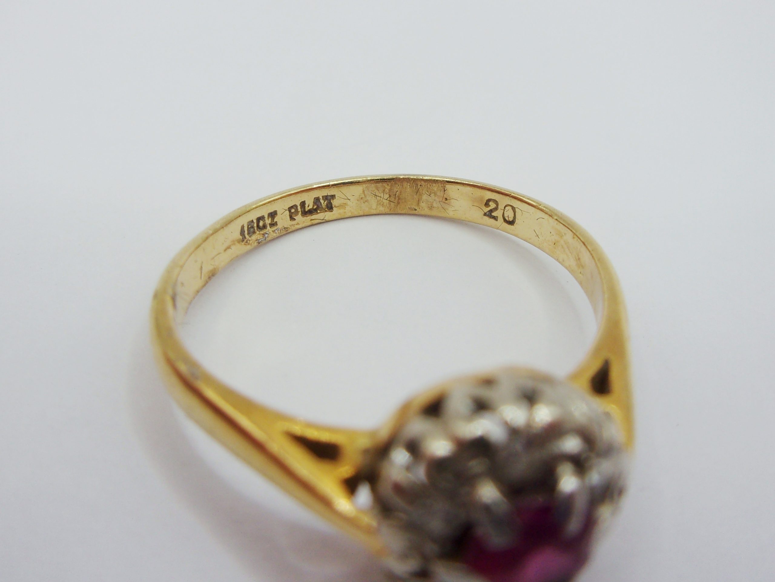 18ct Yellow Gold Ruby & Diamond Flower Head Ring UK Size N US 6 ½ - Image 2