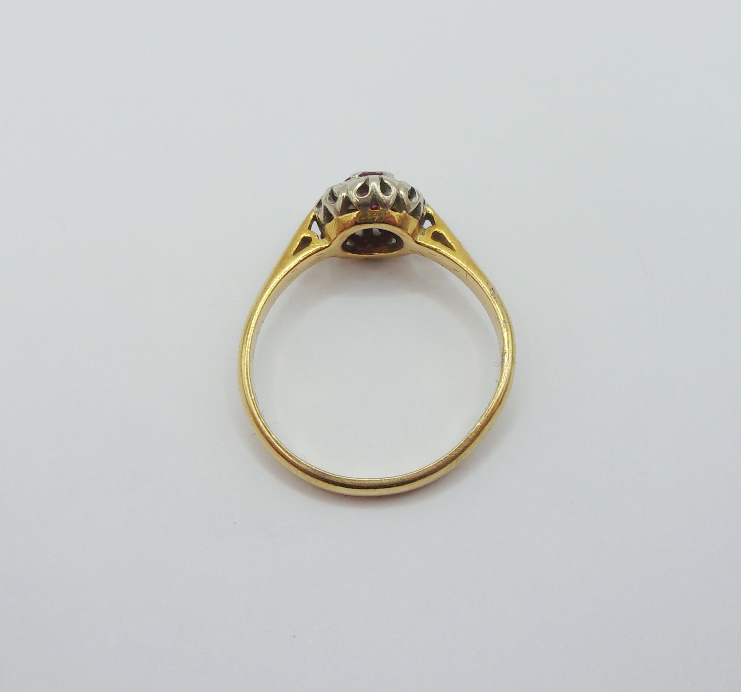 18ct Yellow Gold Ruby & Diamond Flower Head Ring UK Size N US 6 ½ - Image 5