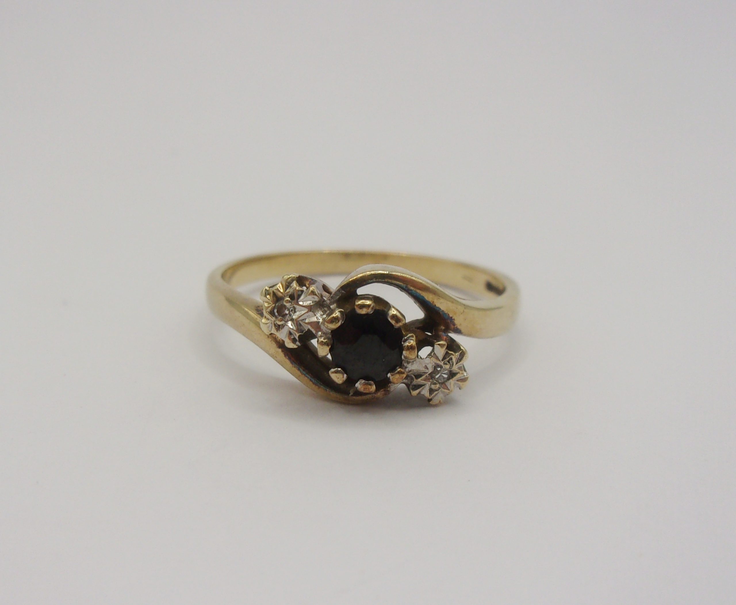 9ct Yellow Gold Sapphire & Diamond Ring UK Size Q+ US 8 ¼