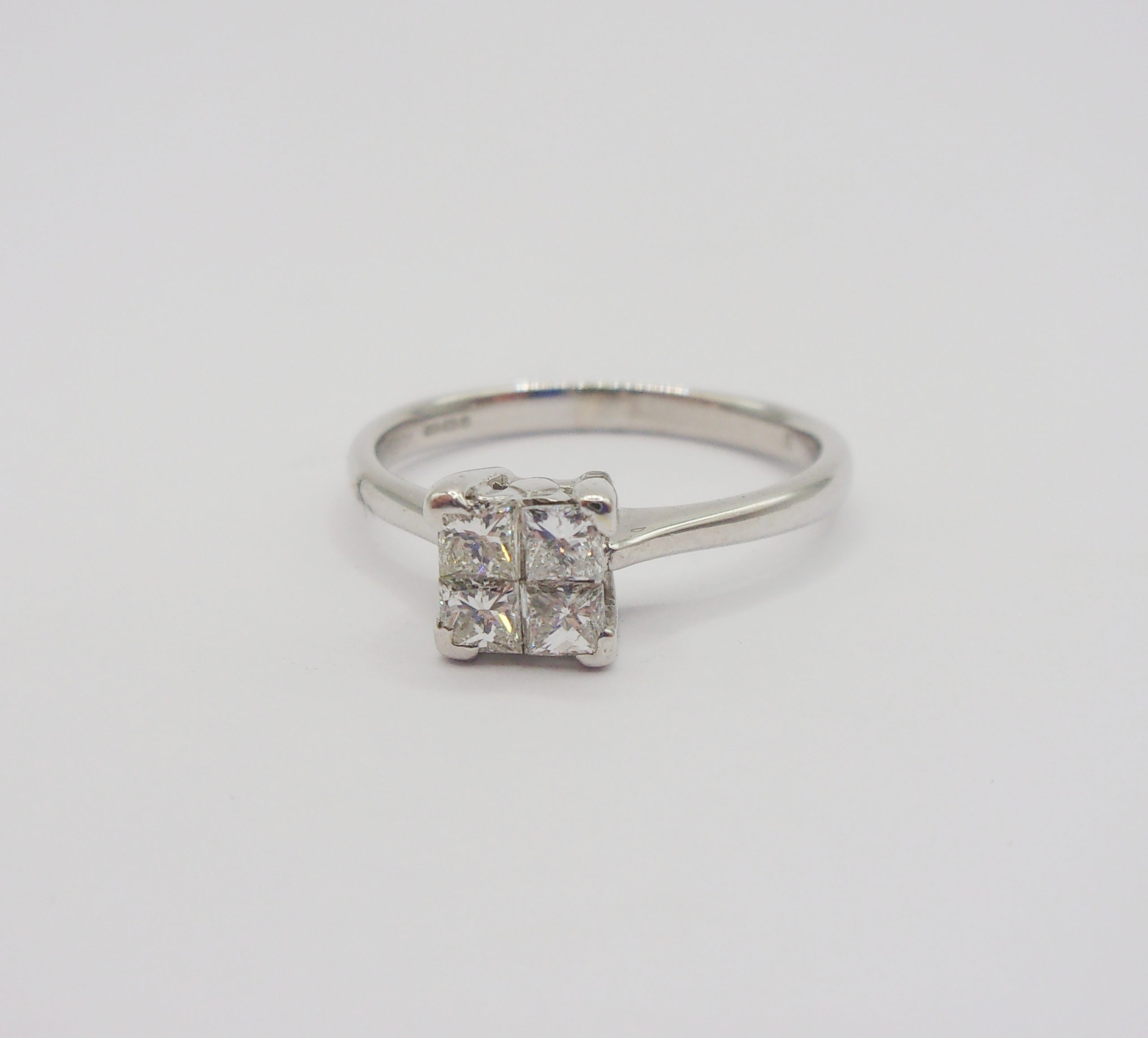 18ct White Gold Diamond Cluster Ring UK Size K US 5 ¼