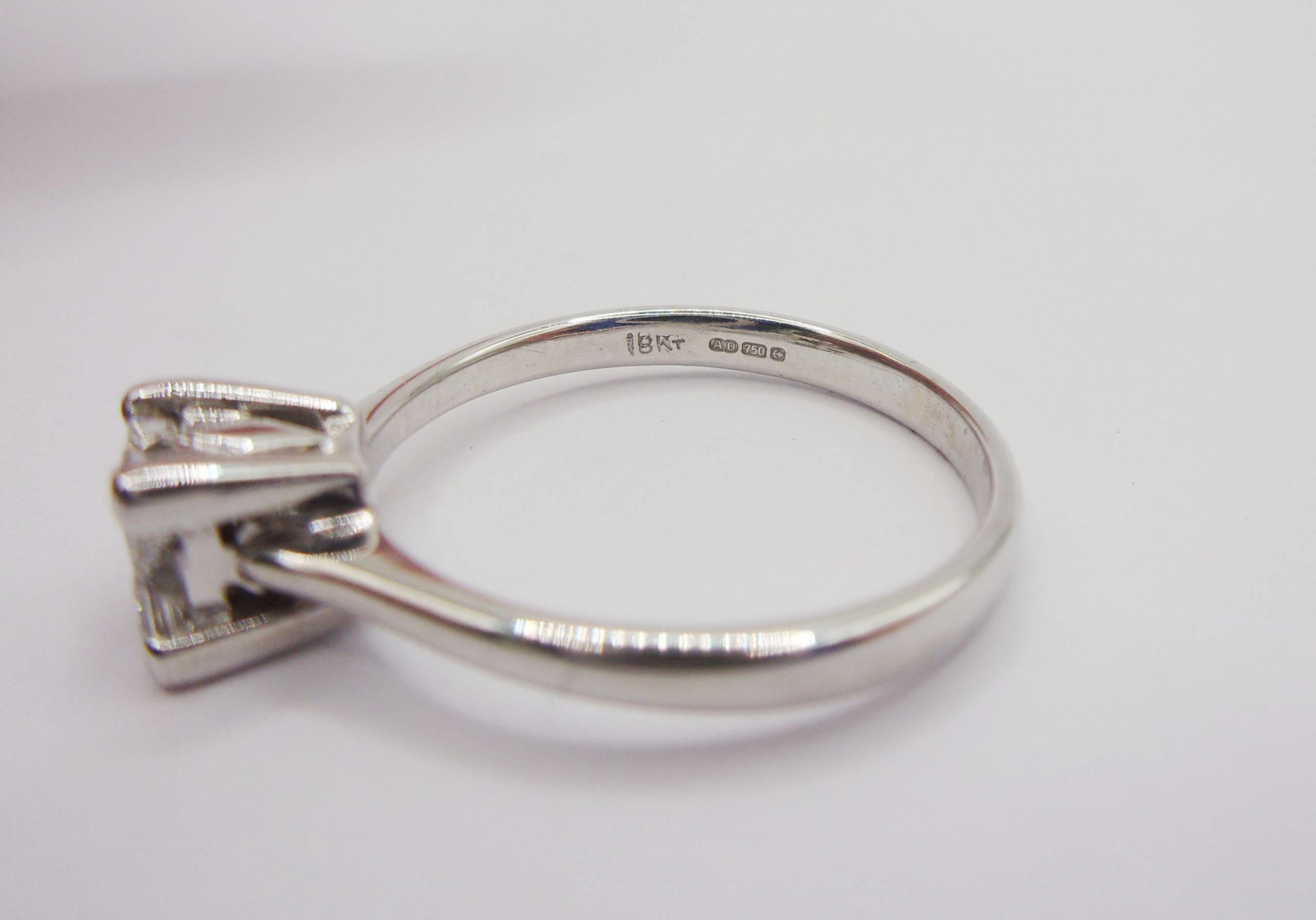 18ct White Gold Diamond Cluster Ring UK Size K US 5 ¼ - Image 4