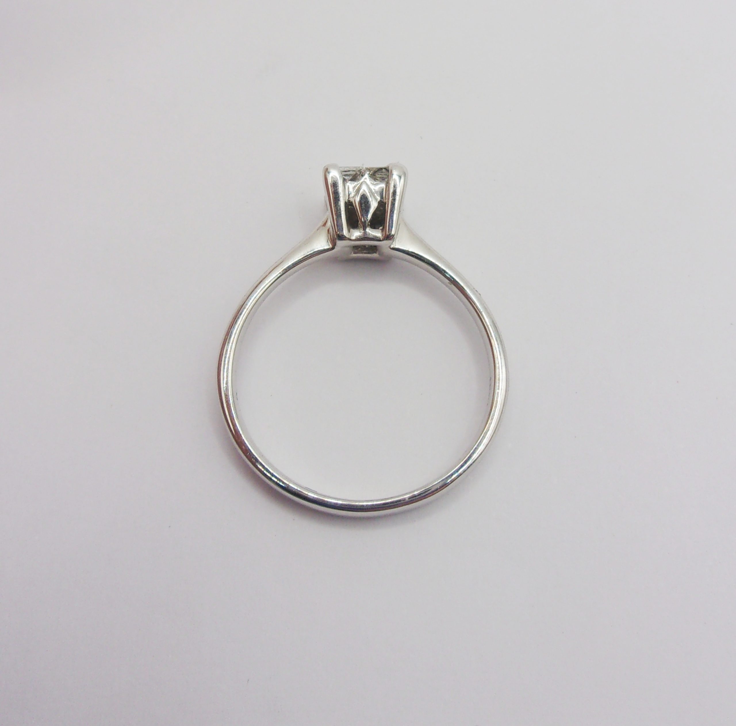 18ct White Gold Diamond Cluster Ring UK Size K US 5 ¼ - Image 5