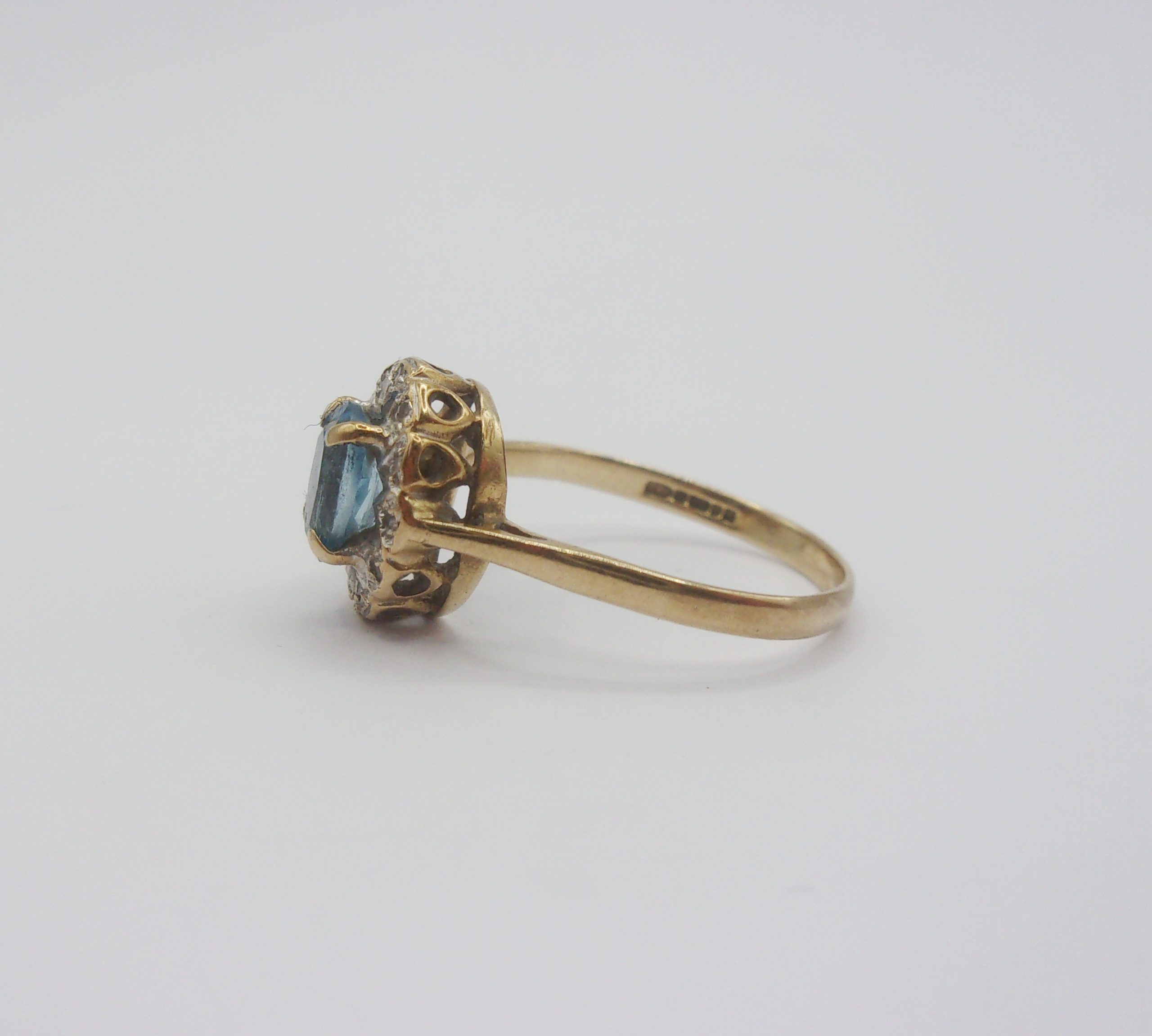 9ct Yellow Gold Blue Topaz & Diamond Flower Head Ring UK Size N US 6 ½ - Image 2
