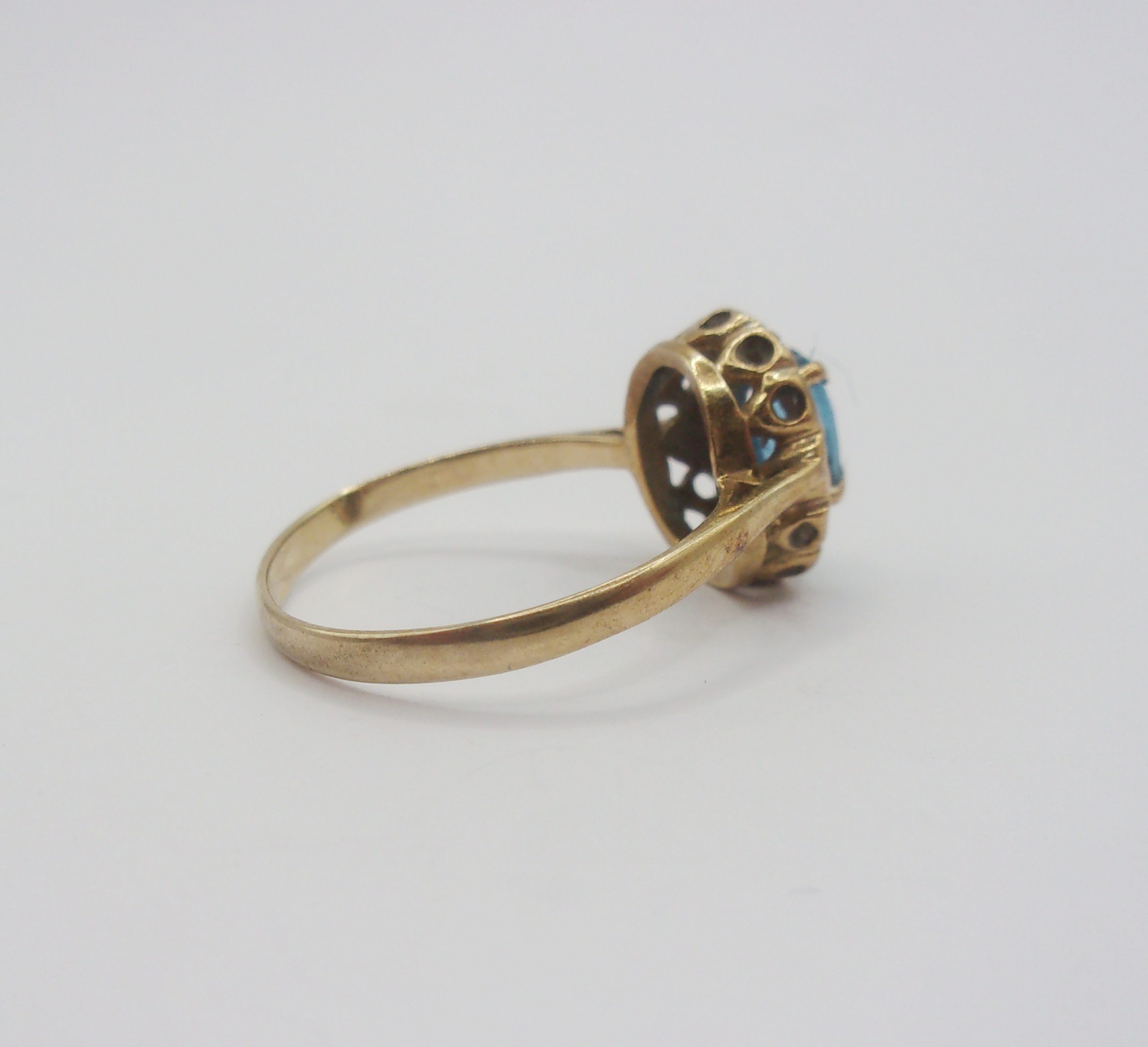 9ct Yellow Gold Blue Topaz & Diamond Flower Head Ring UK Size N US 6 ½ - Image 3