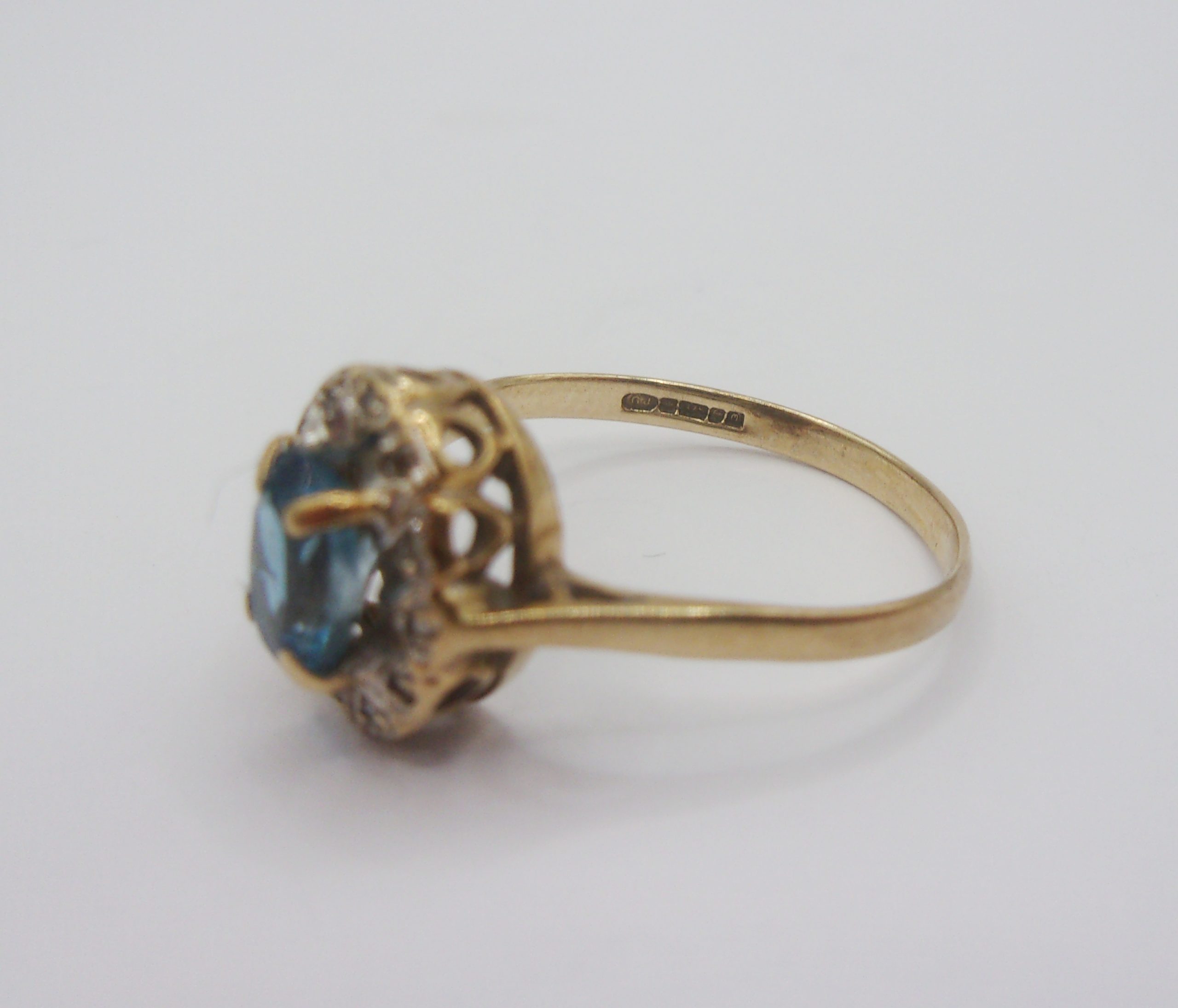 9ct Yellow Gold Blue Topaz & Diamond Flower Head Ring UK Size N US 6 ½ - Image 4