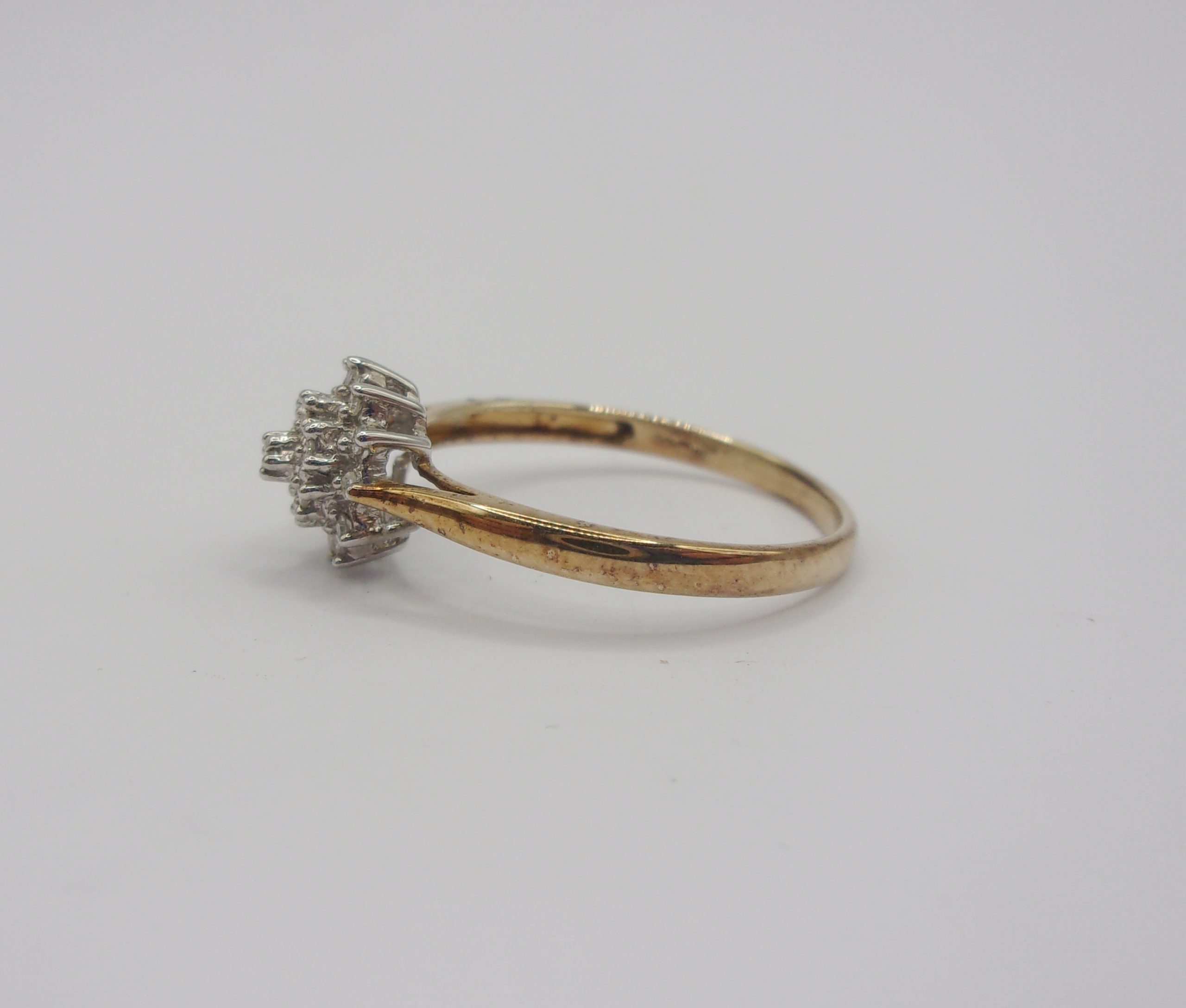 9ct Yellow Gold .10CTW Diamond Cluster Ring UK Size P US 7 ½ - Image 2